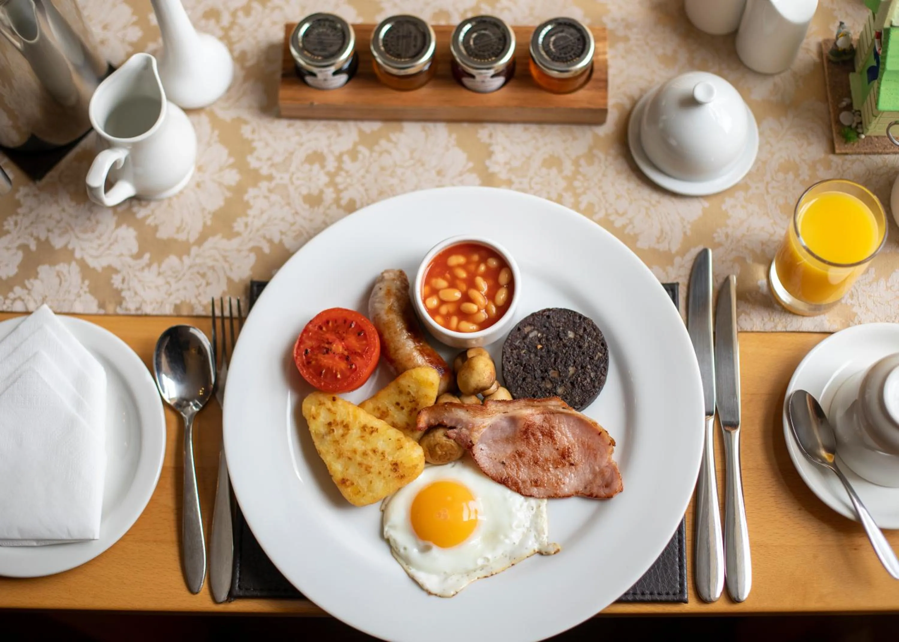 Breakfast in The Briarfields