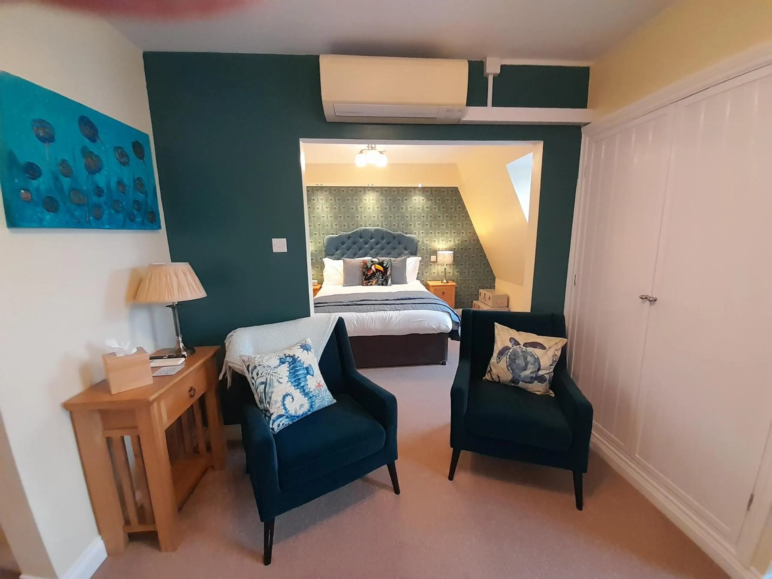 Seating area, Bed in The Briarfields