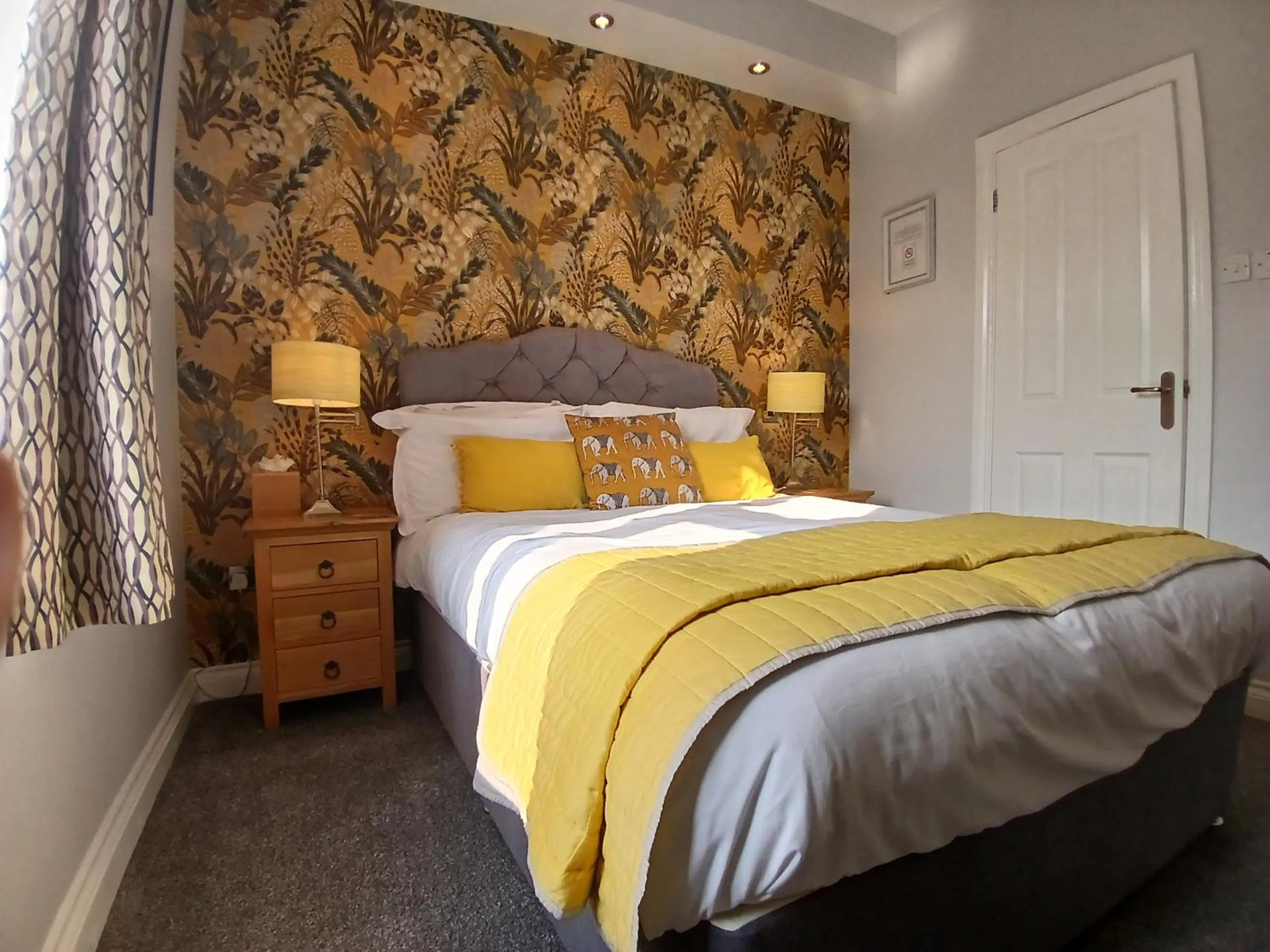 Bedroom, Bed in The Briarfields