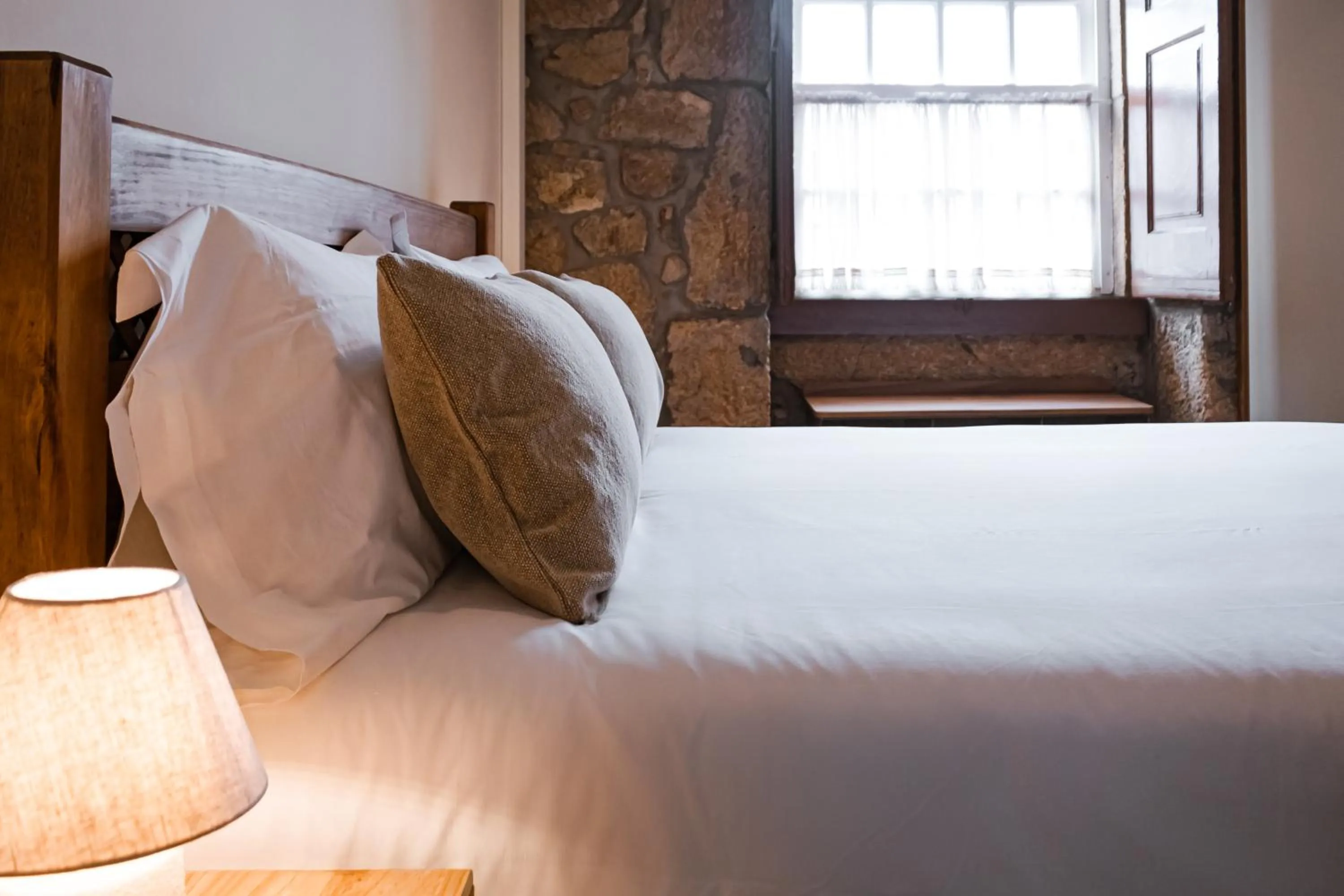 Bed in Quinta da Portela - Casa Visconde Arneiros - by RowdHouses