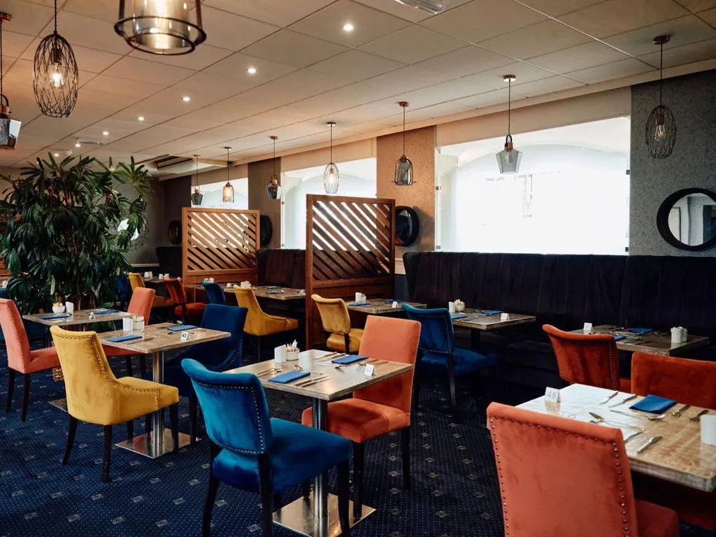 Restaurant/places to eat in Hotel De Normandie
