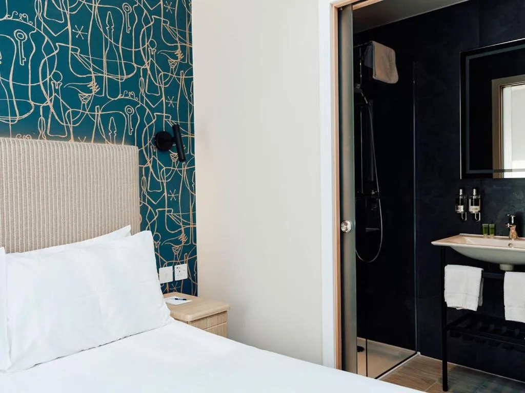 Bedroom, Bed in Hotel De Normandie