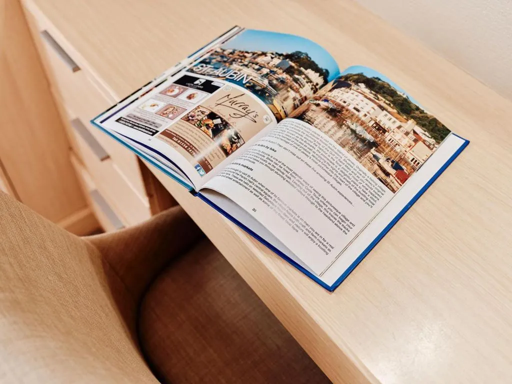 Decorative detail in Hotel De Normandie