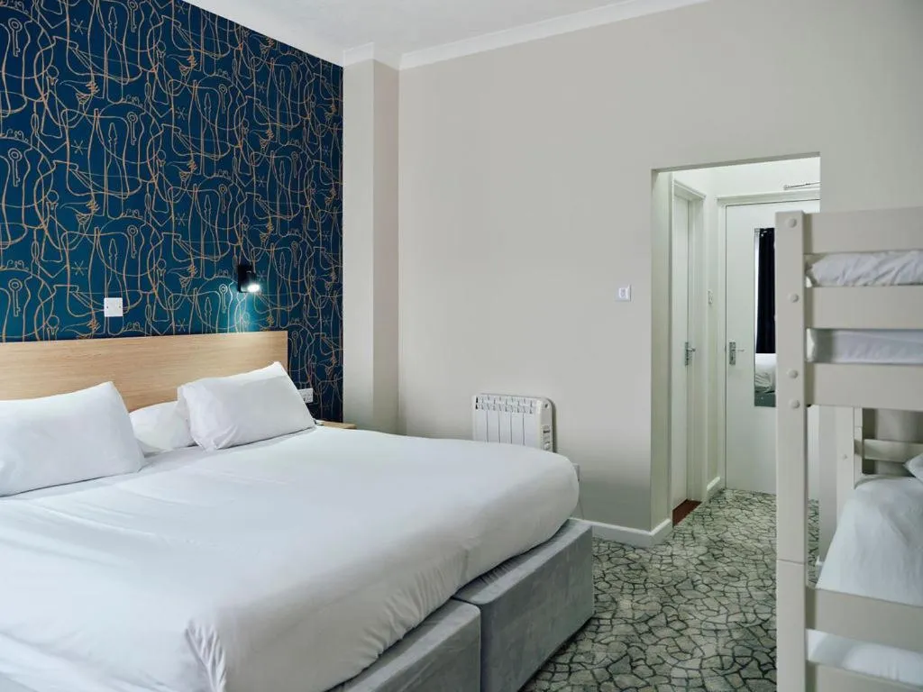 Bedroom, Bed in Hotel De Normandie