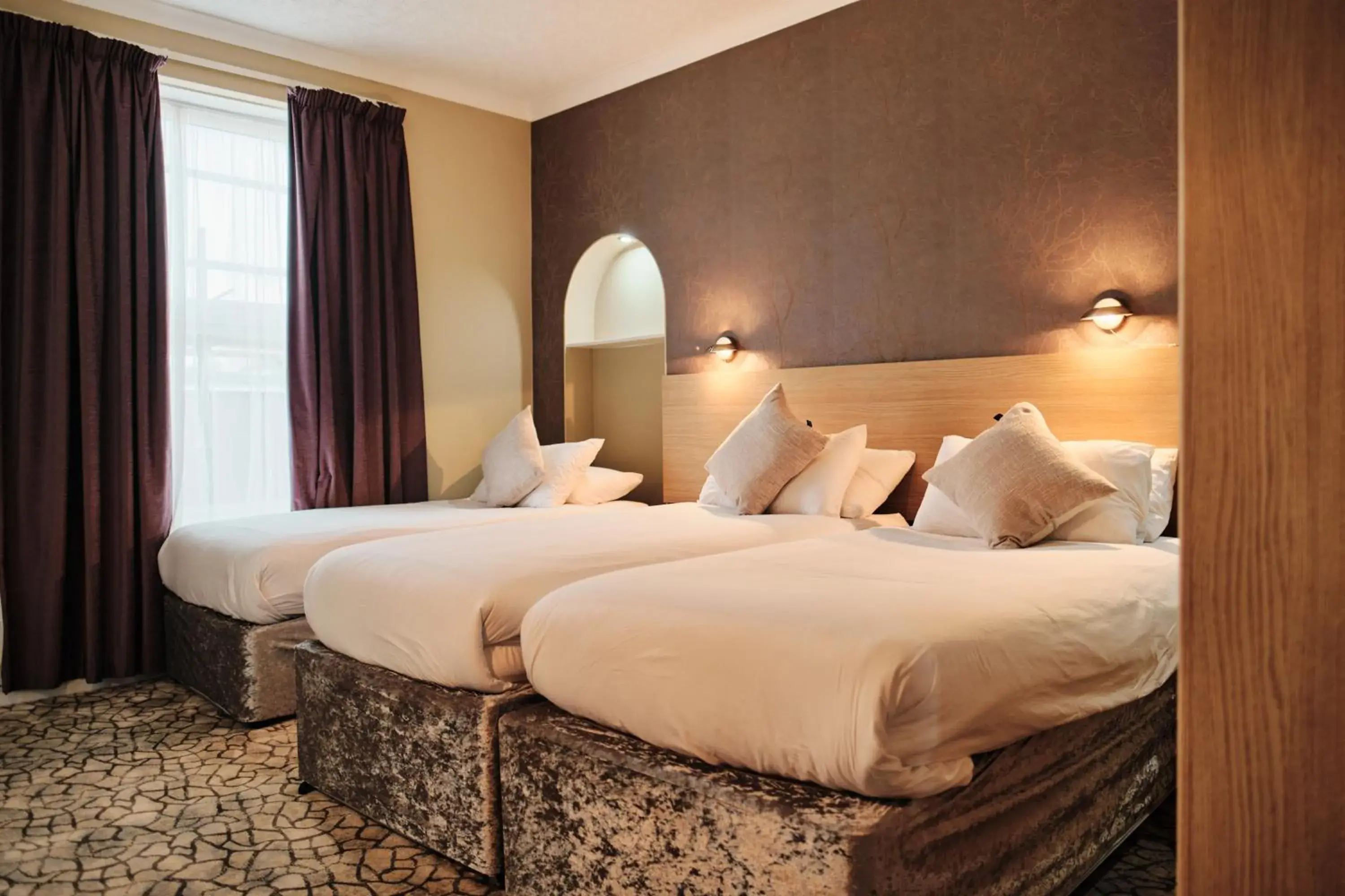 Bedroom, Bed in Hotel De Normandie Bedroom, Bed in Hotel De Normandie