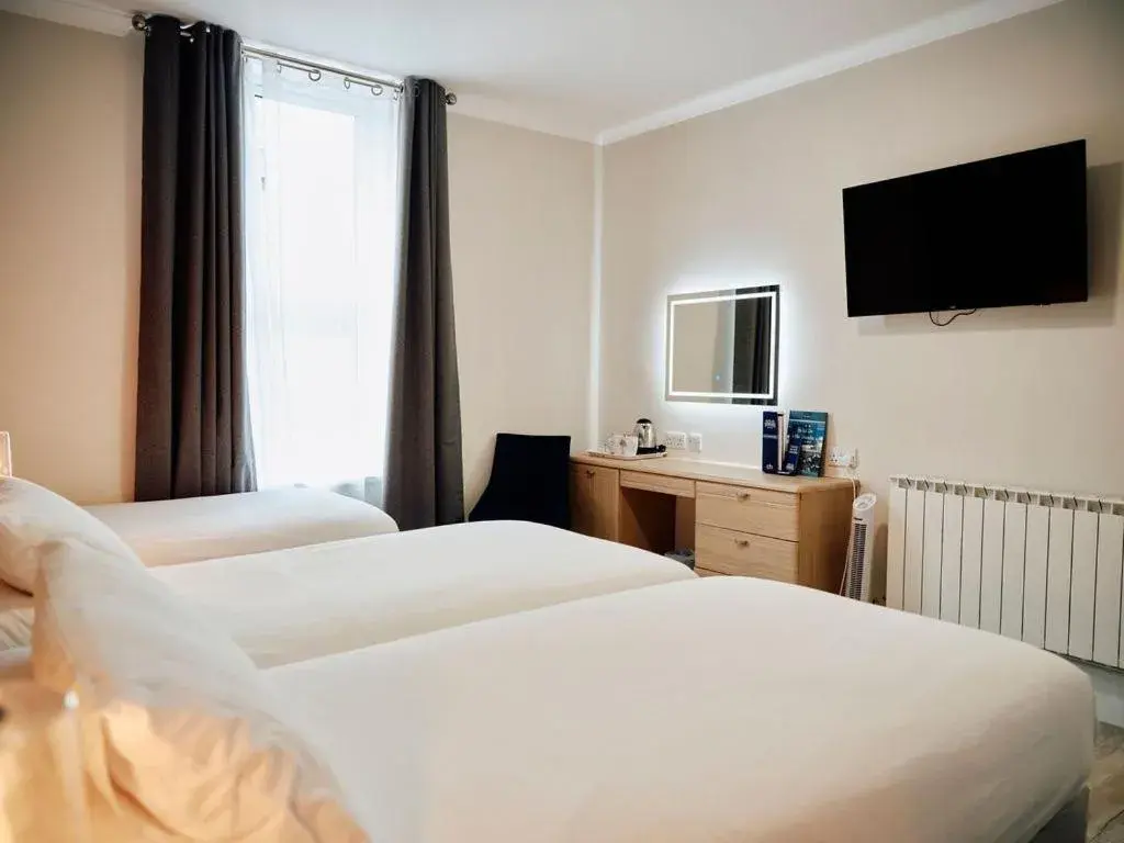 Bedroom, Bed in Hotel De Normandie Bedroom, Bed in Hotel De Normandie