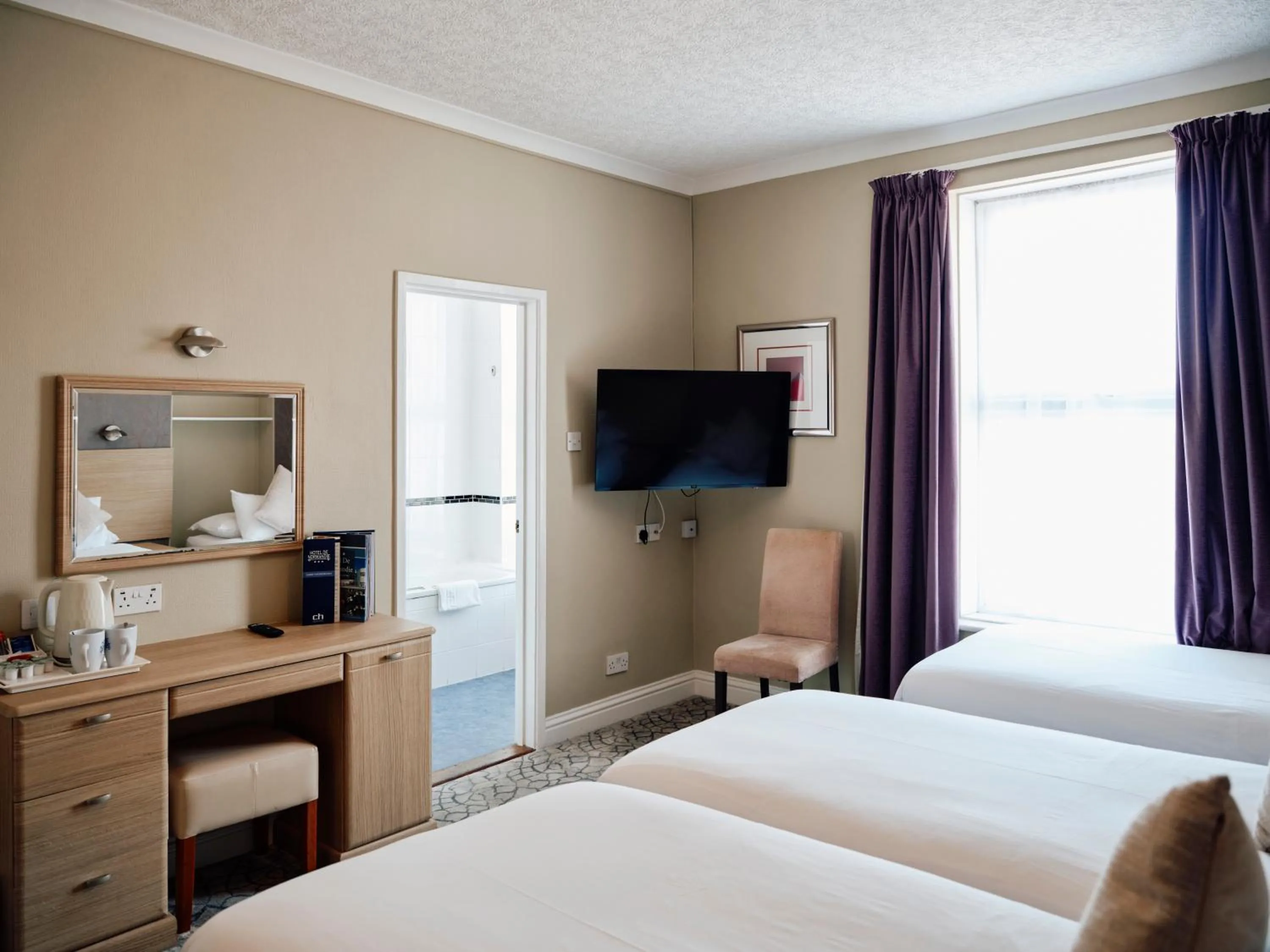 Bed in Hotel De Normandie