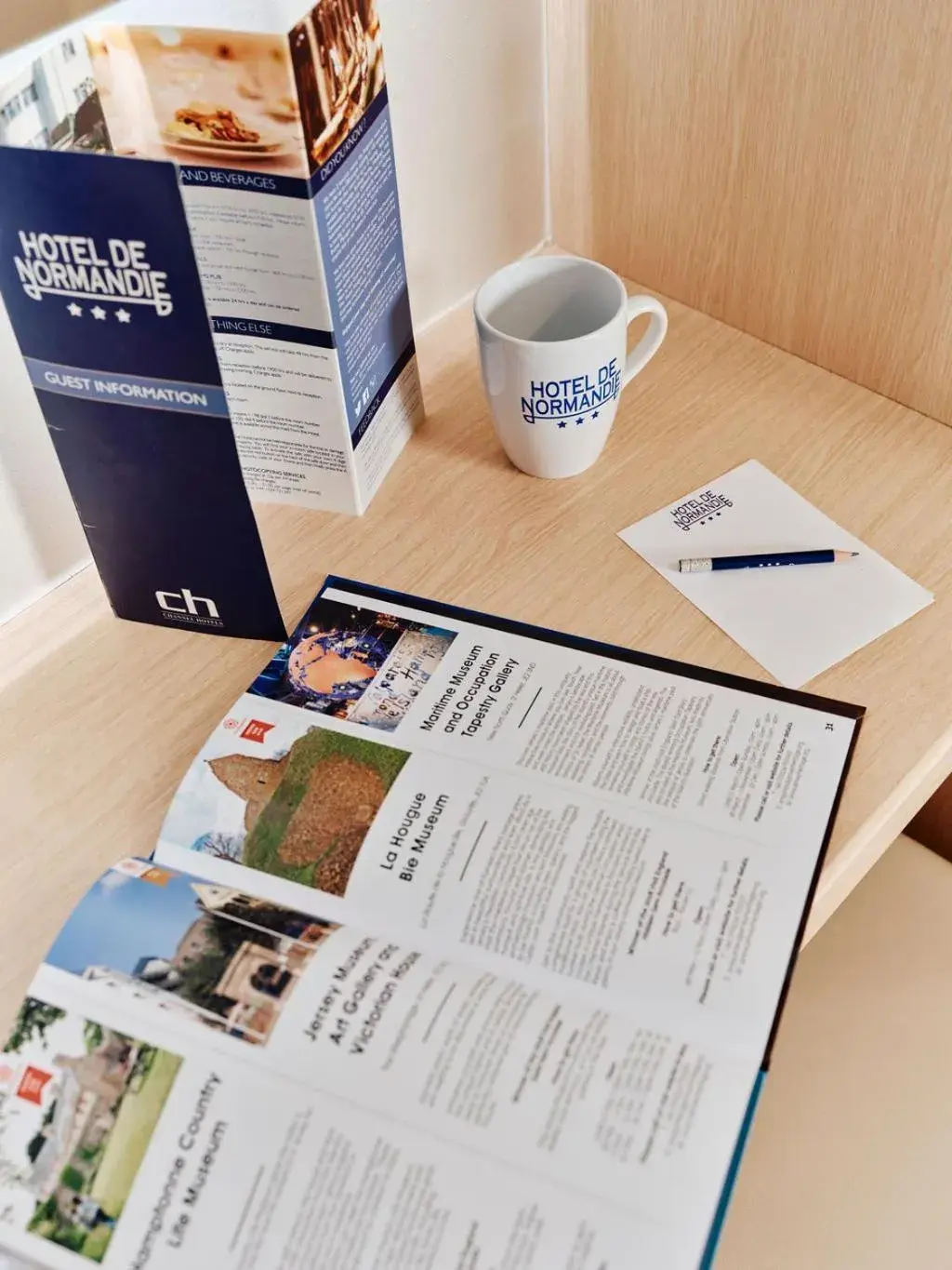 Single Room in Hotel De Normandie Single Room in Hotel De Normandie