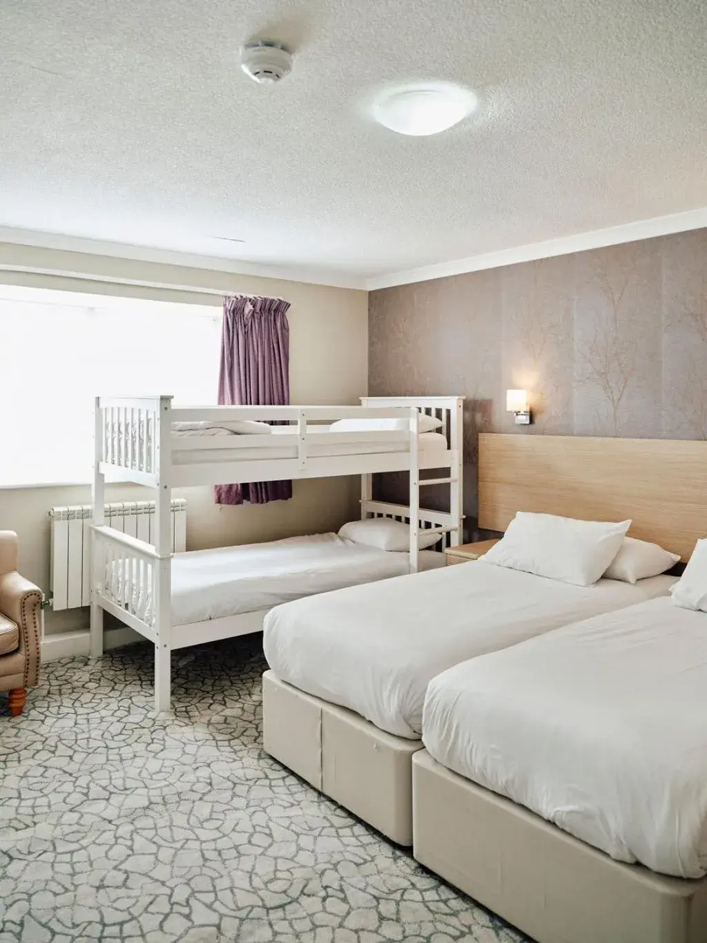 Family Room with Bunk Beds (2 Adults + 2 Children) in Hotel De Normandie Family Room with Bunk Beds (2 Adults + 2 Children) in Hotel De Normandie