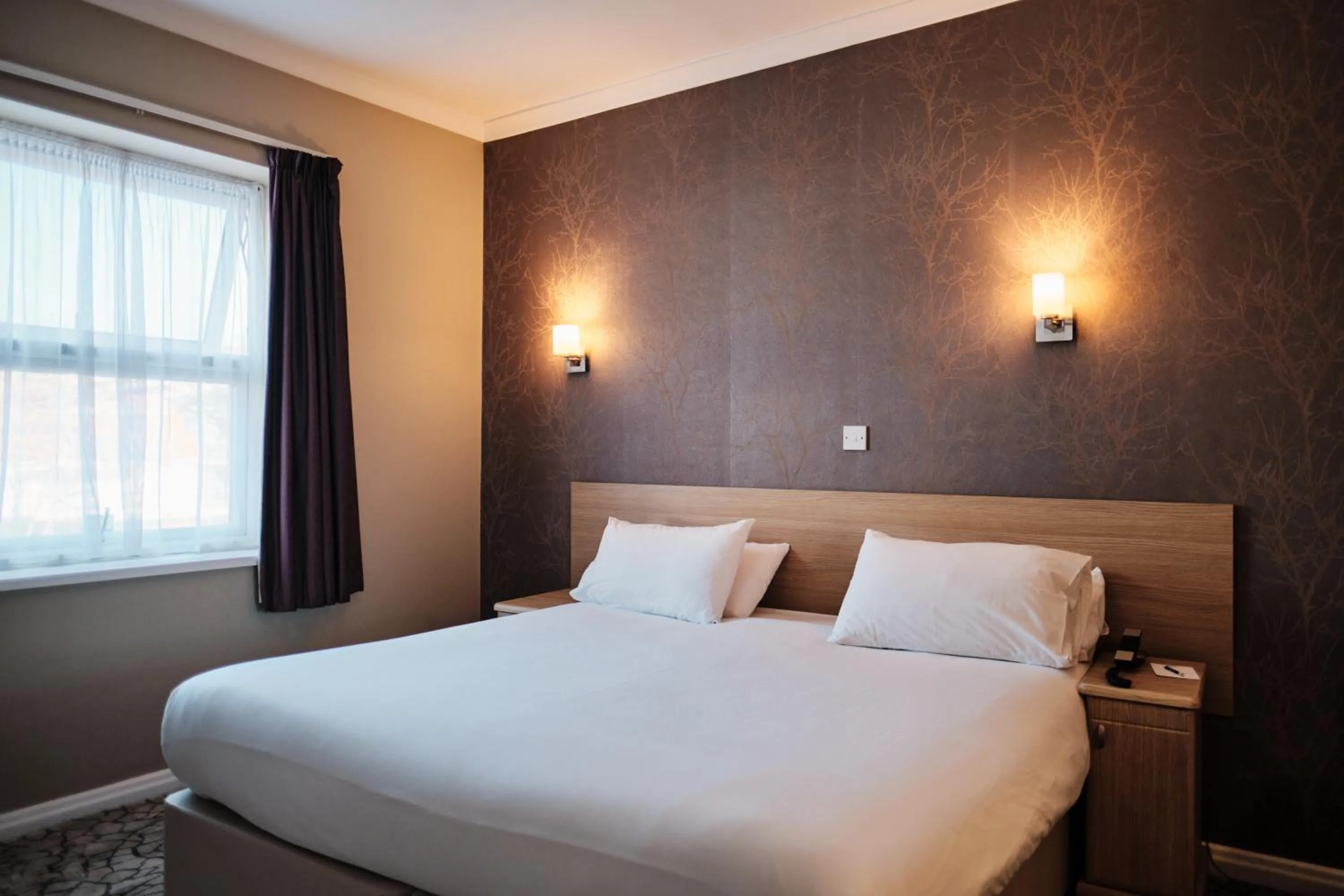 Bedroom, Bed in Hotel De Normandie