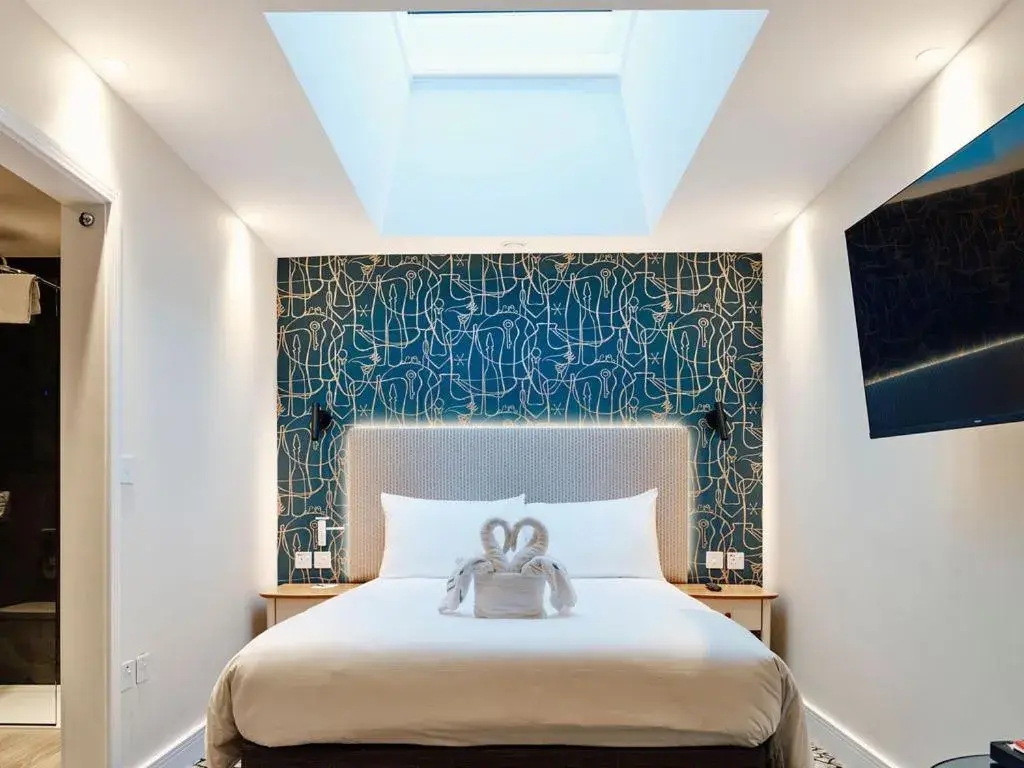 Bedroom, Bed in Hotel De Normandie Bedroom, Bed in Hotel De Normandie