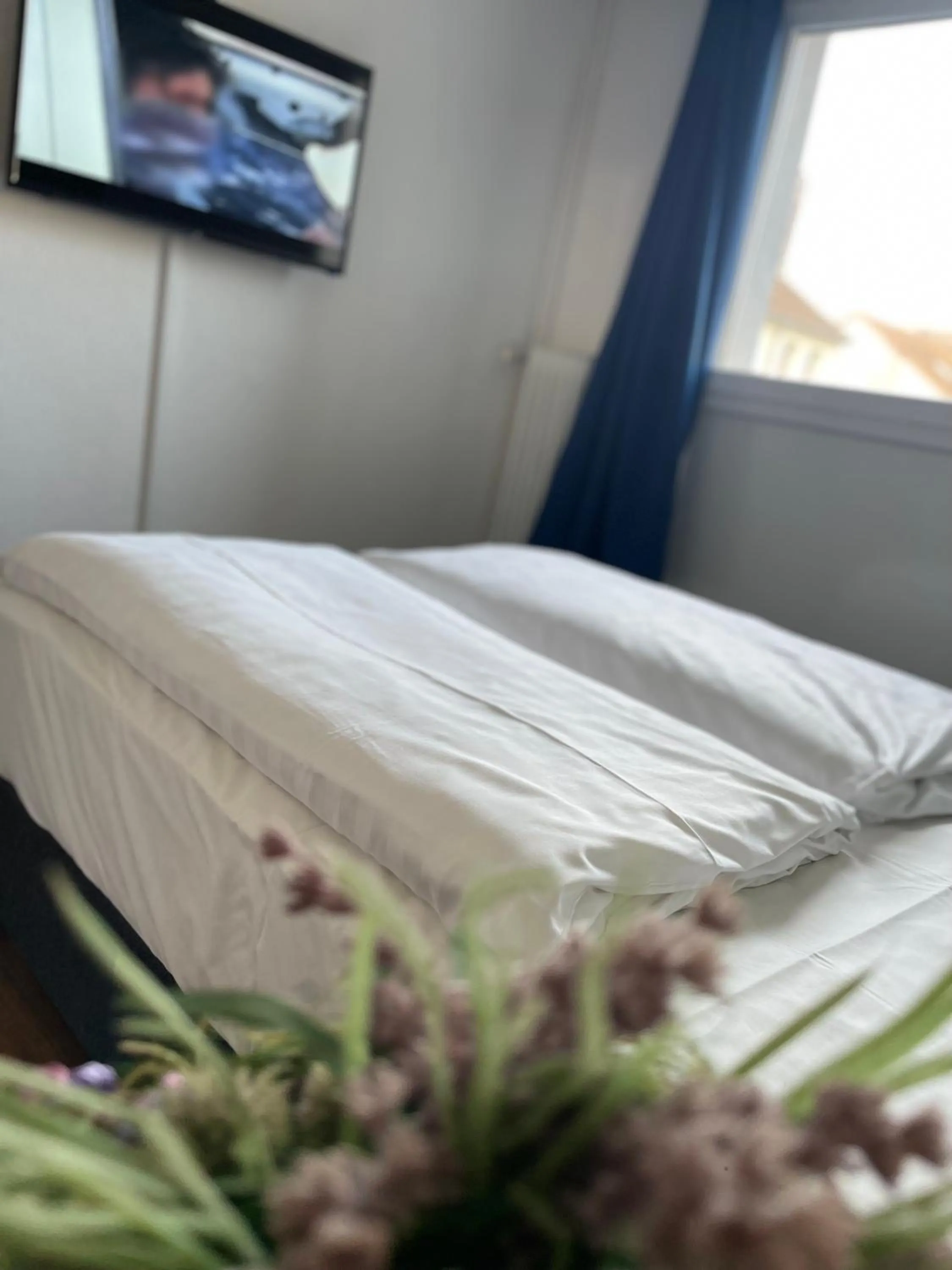 Photo of the whole room, Bed in Residenz Hotel Wuppertal