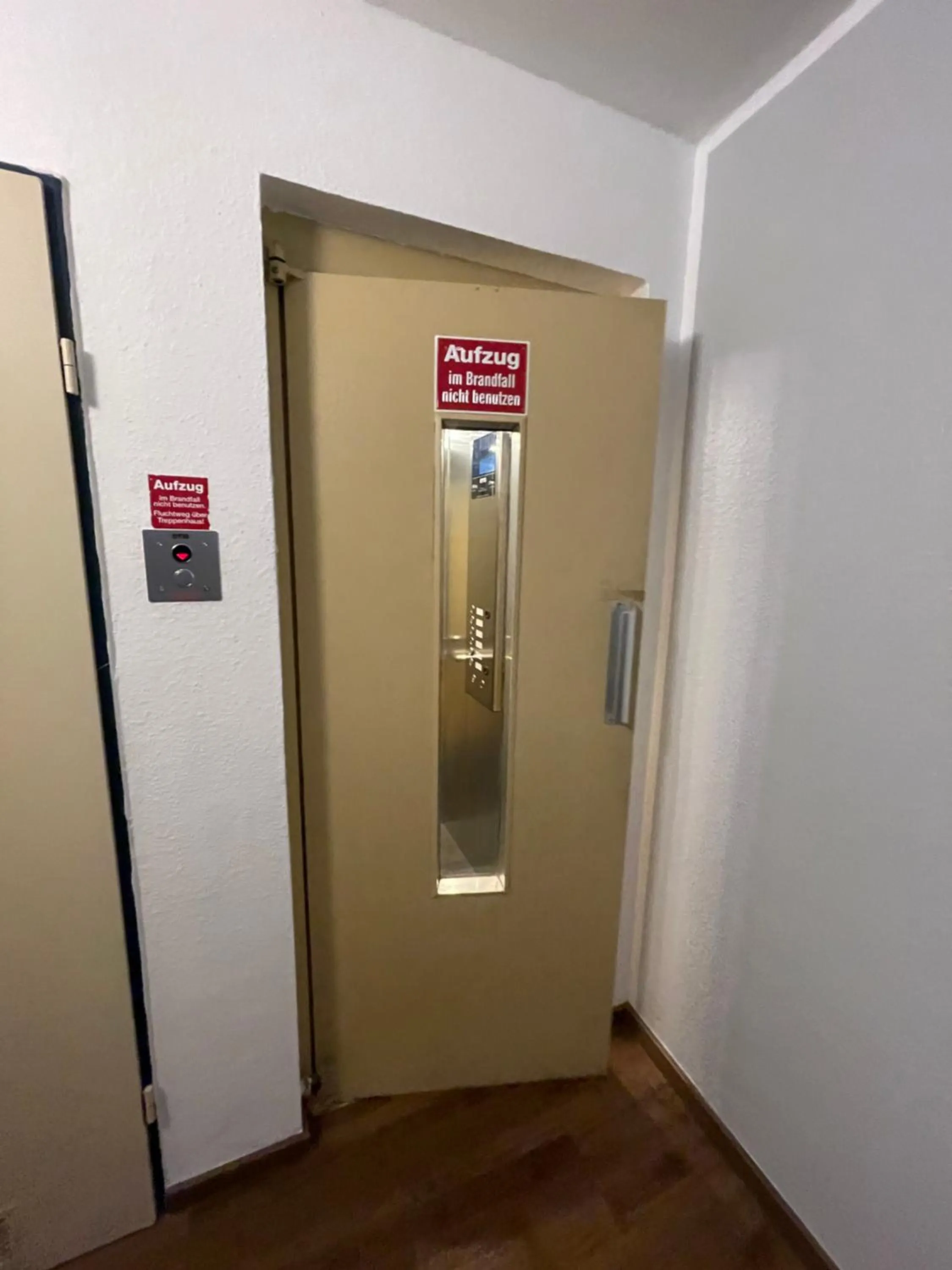 elevator in Residenz Hotel Wuppertal