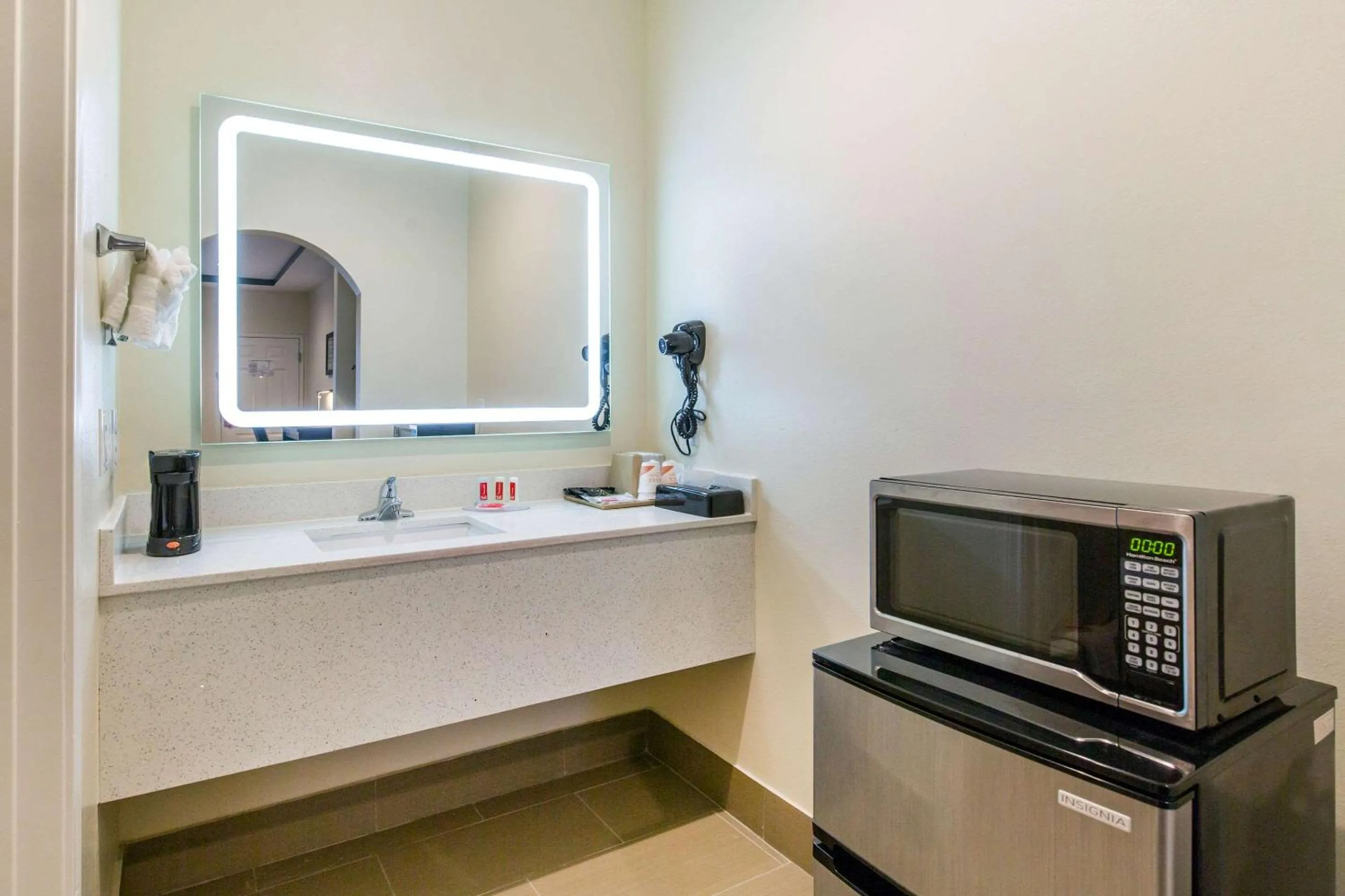 Bathroom in Econo Lodge Inn & Suites Houston Willowbrook