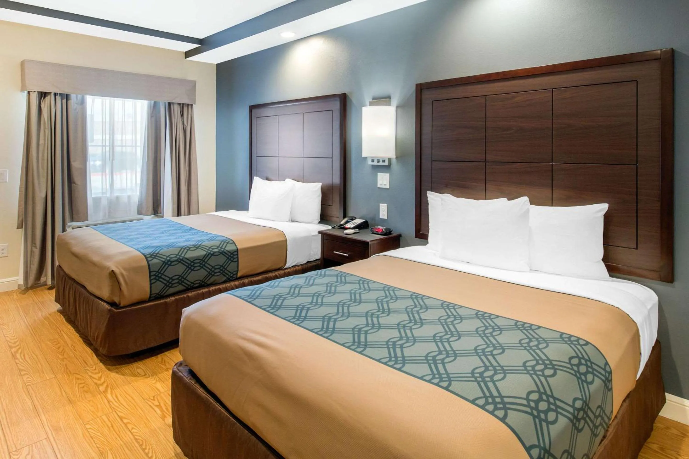 Bedroom, Bed in Econo Lodge Inn & Suites Houston Willowbrook