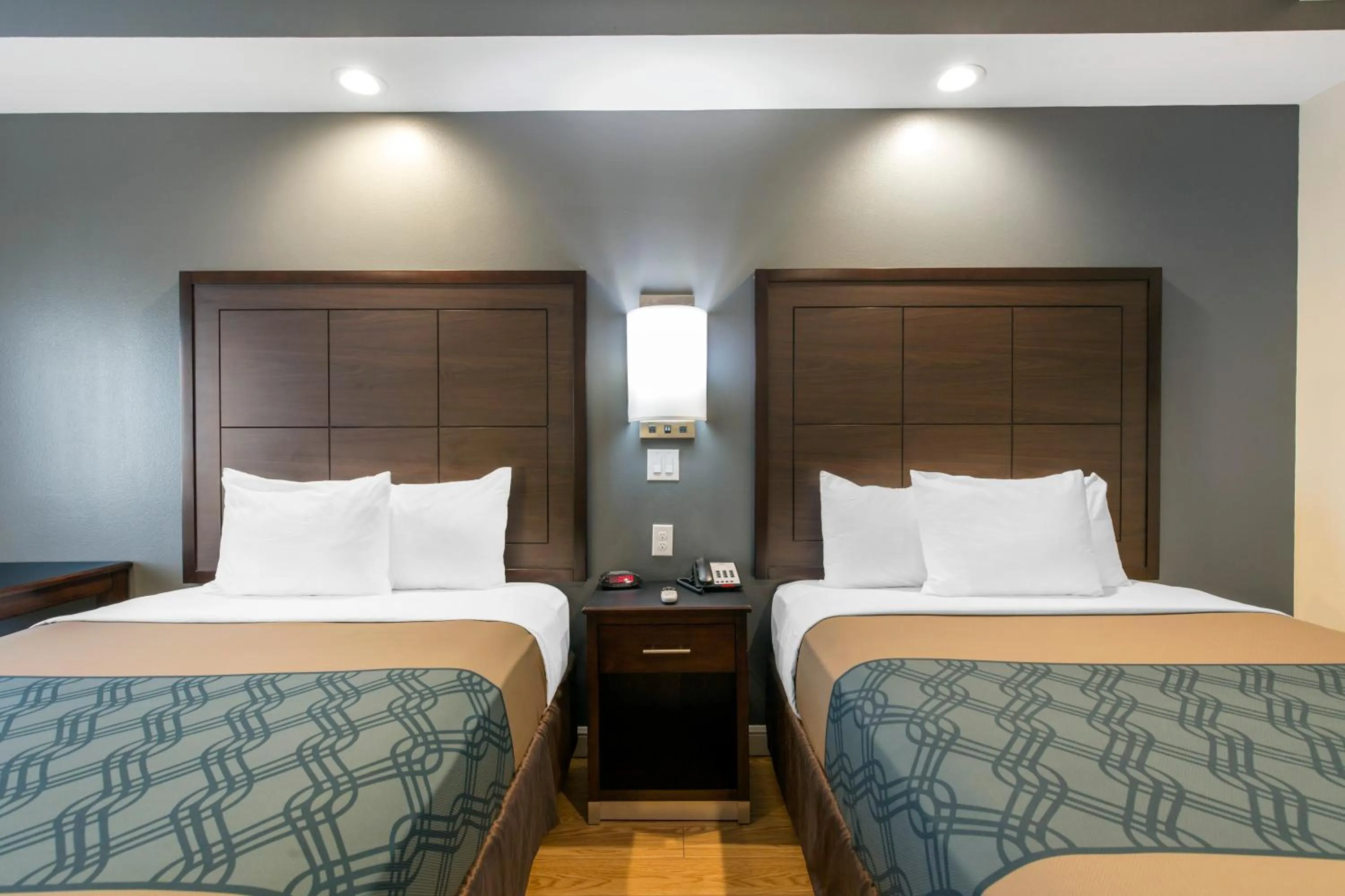 Bed in Econo Lodge Inn & Suites Houston Willowbrook