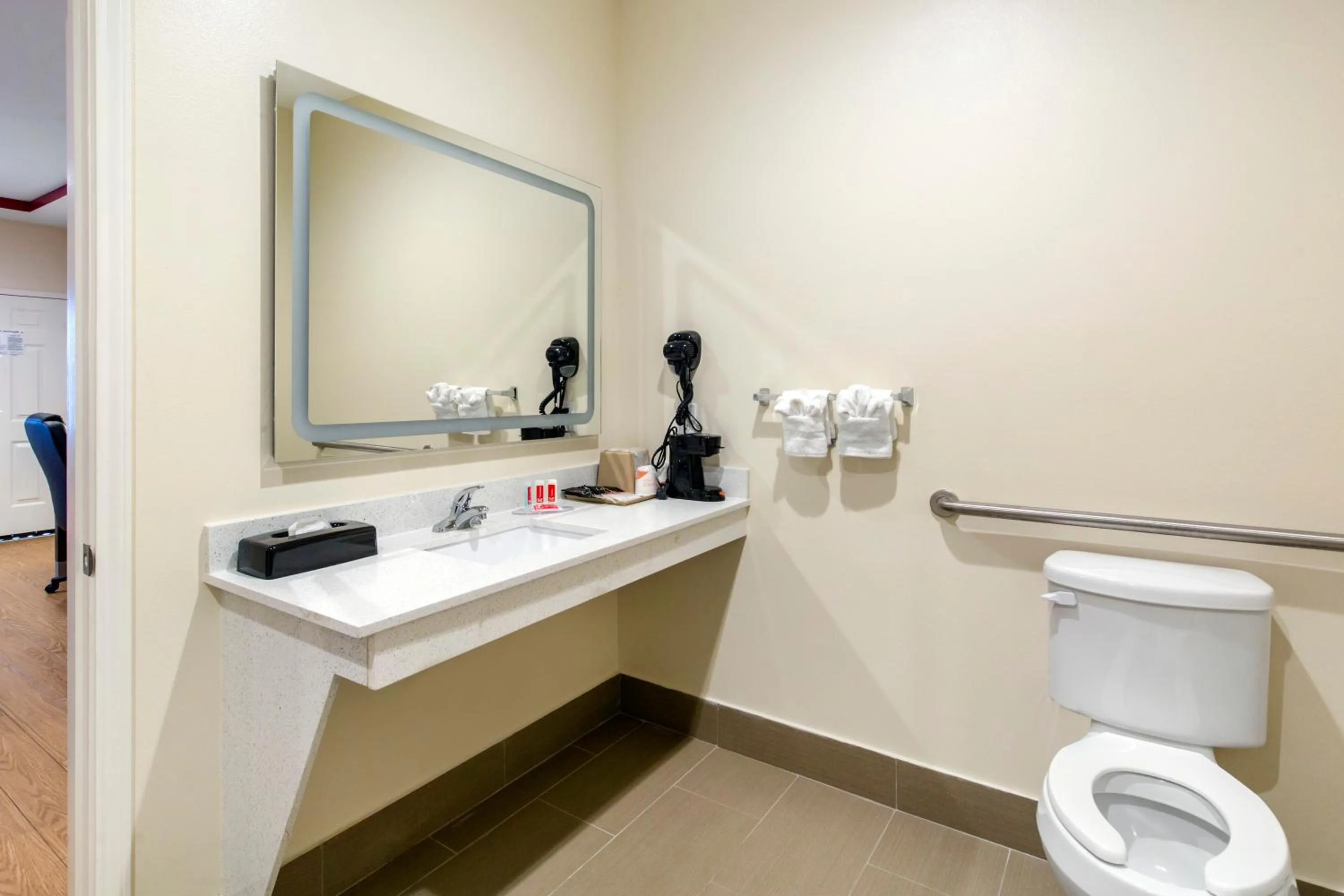 Bathroom in Econo Lodge Inn & Suites Houston Willowbrook