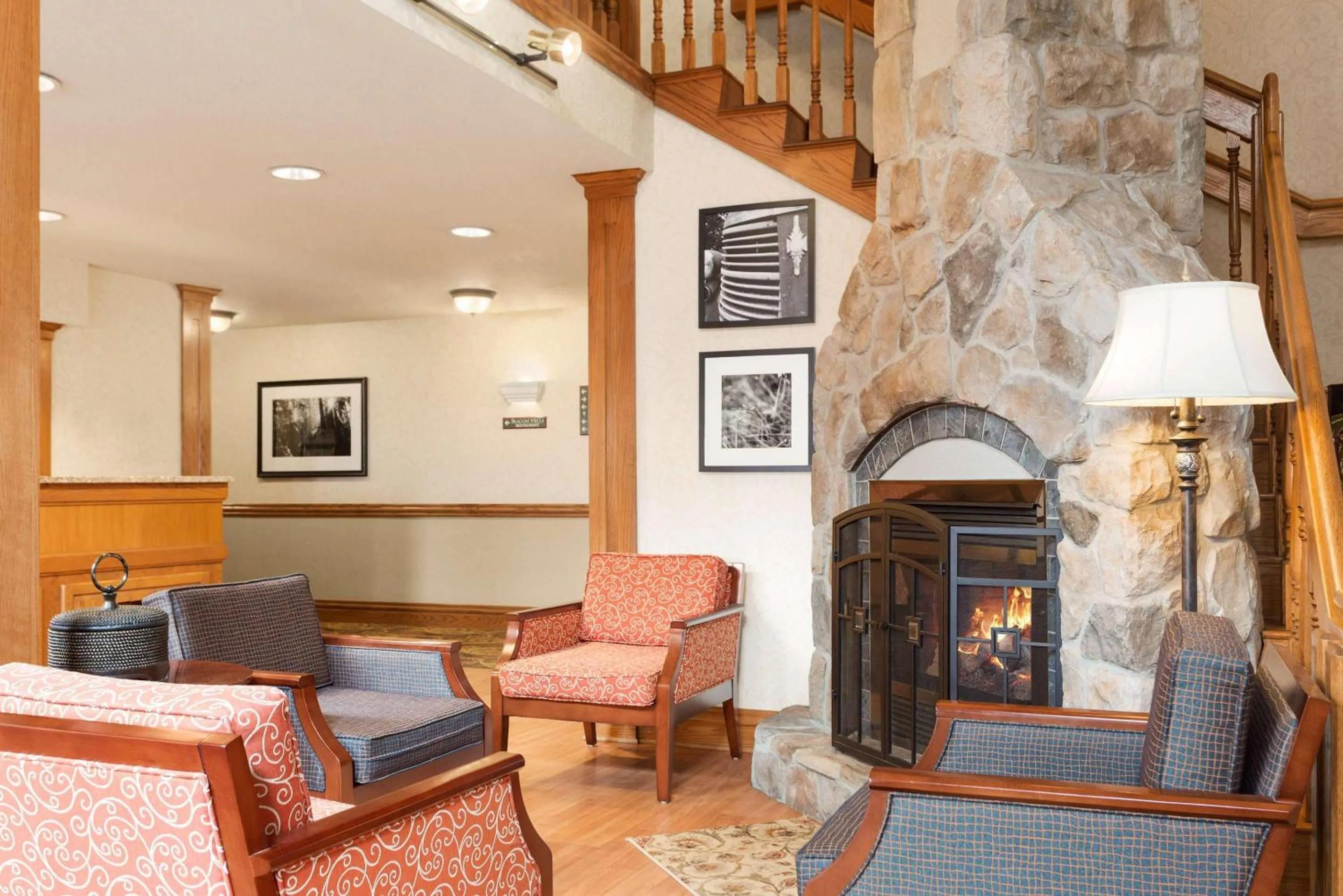 Lobby or reception in Country Inn & Suites by Radisson, Lincoln North Hotel and Conference Center, NE