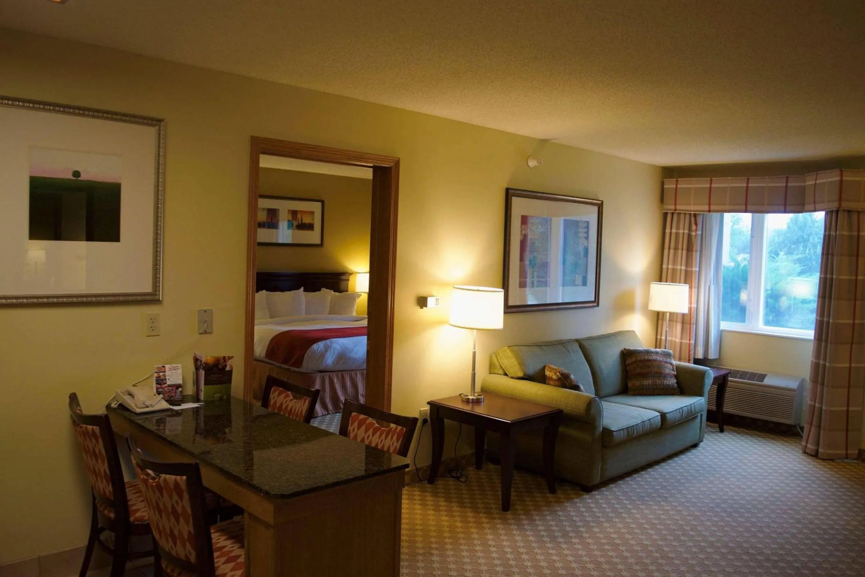 Bedroom in Country Inn & Suites by Radisson, Lincoln North Hotel and Conference Center, NE