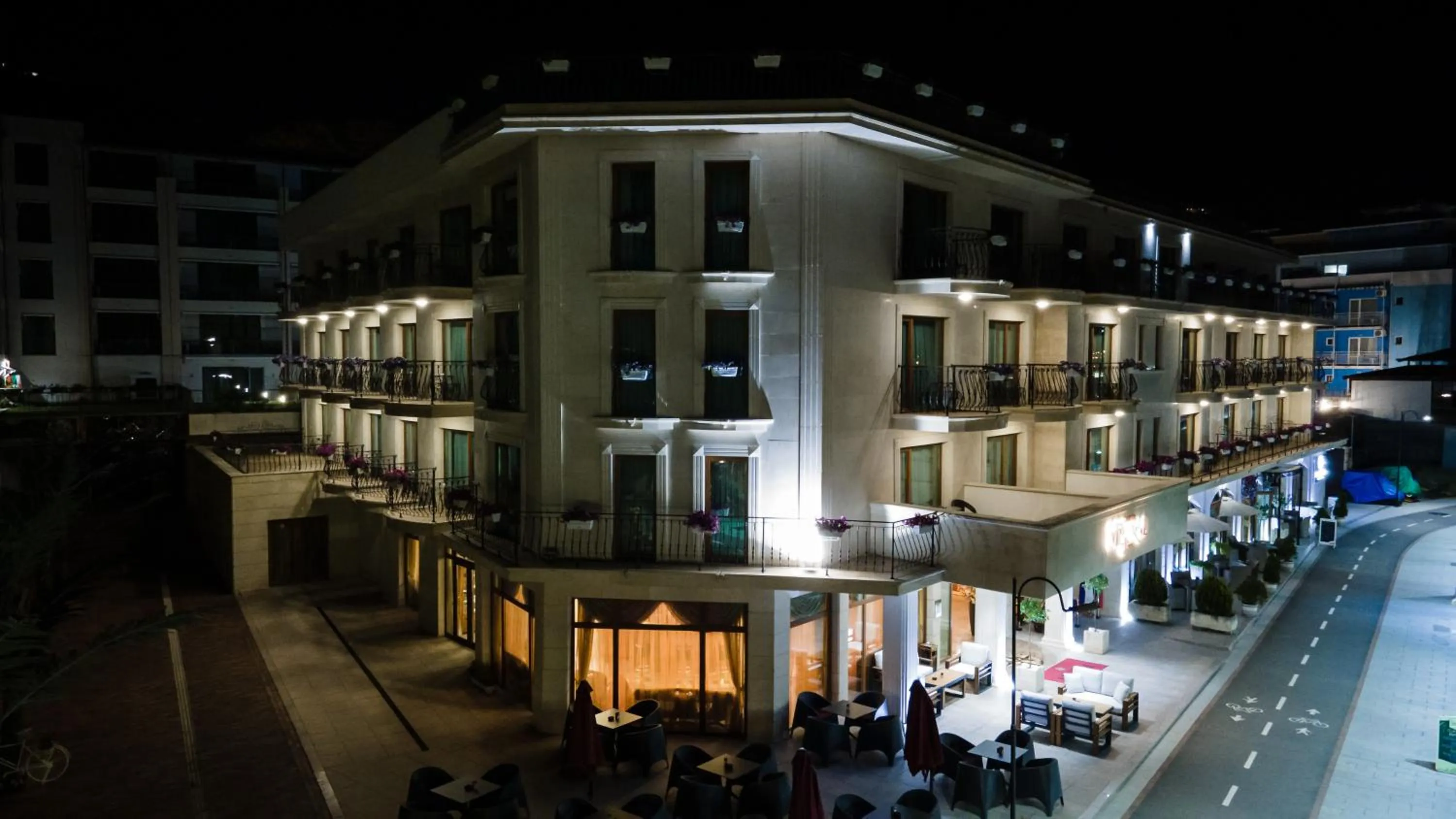 Property building in Hotel Mistral