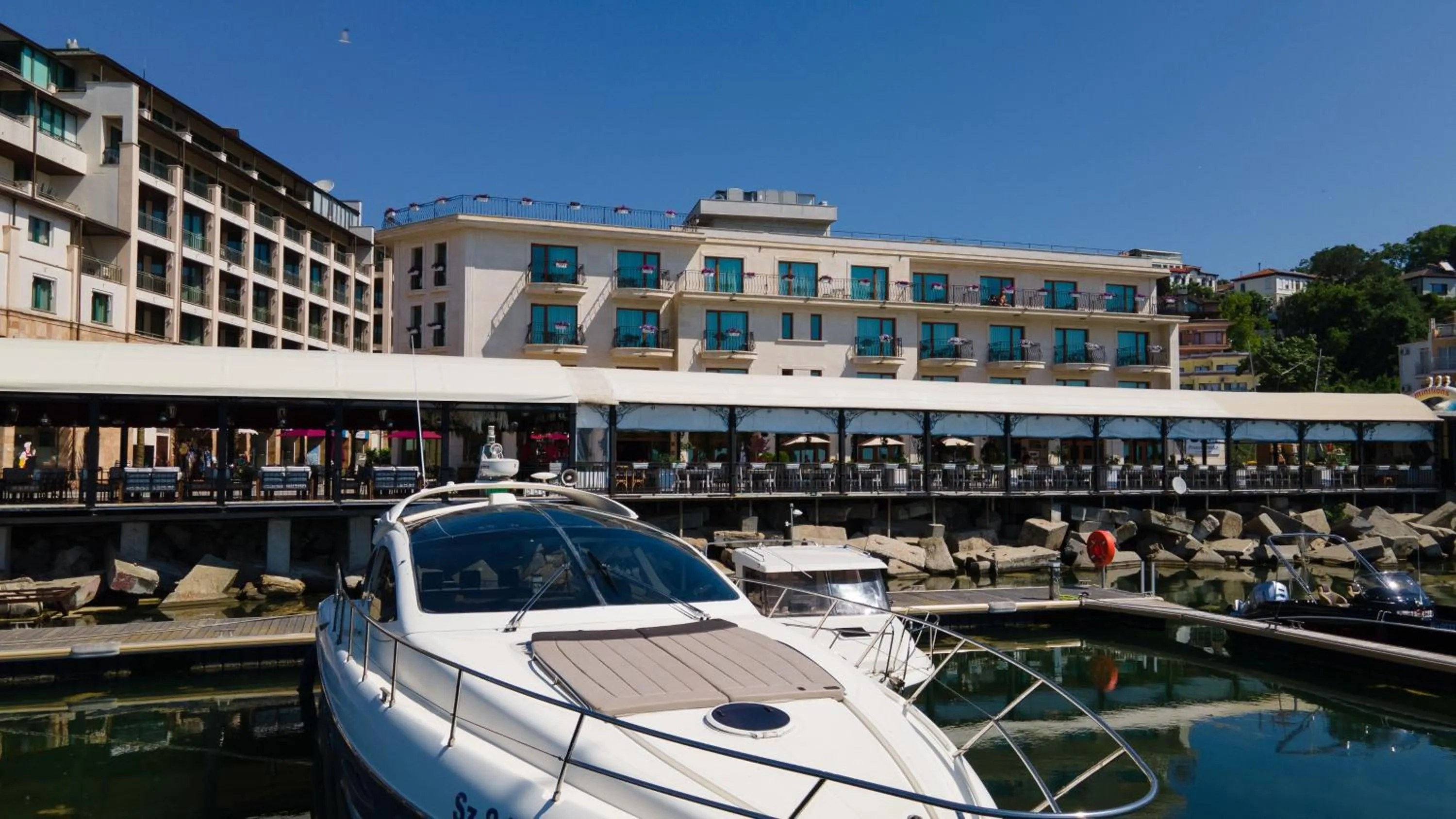 Property building in Hotel Mistral