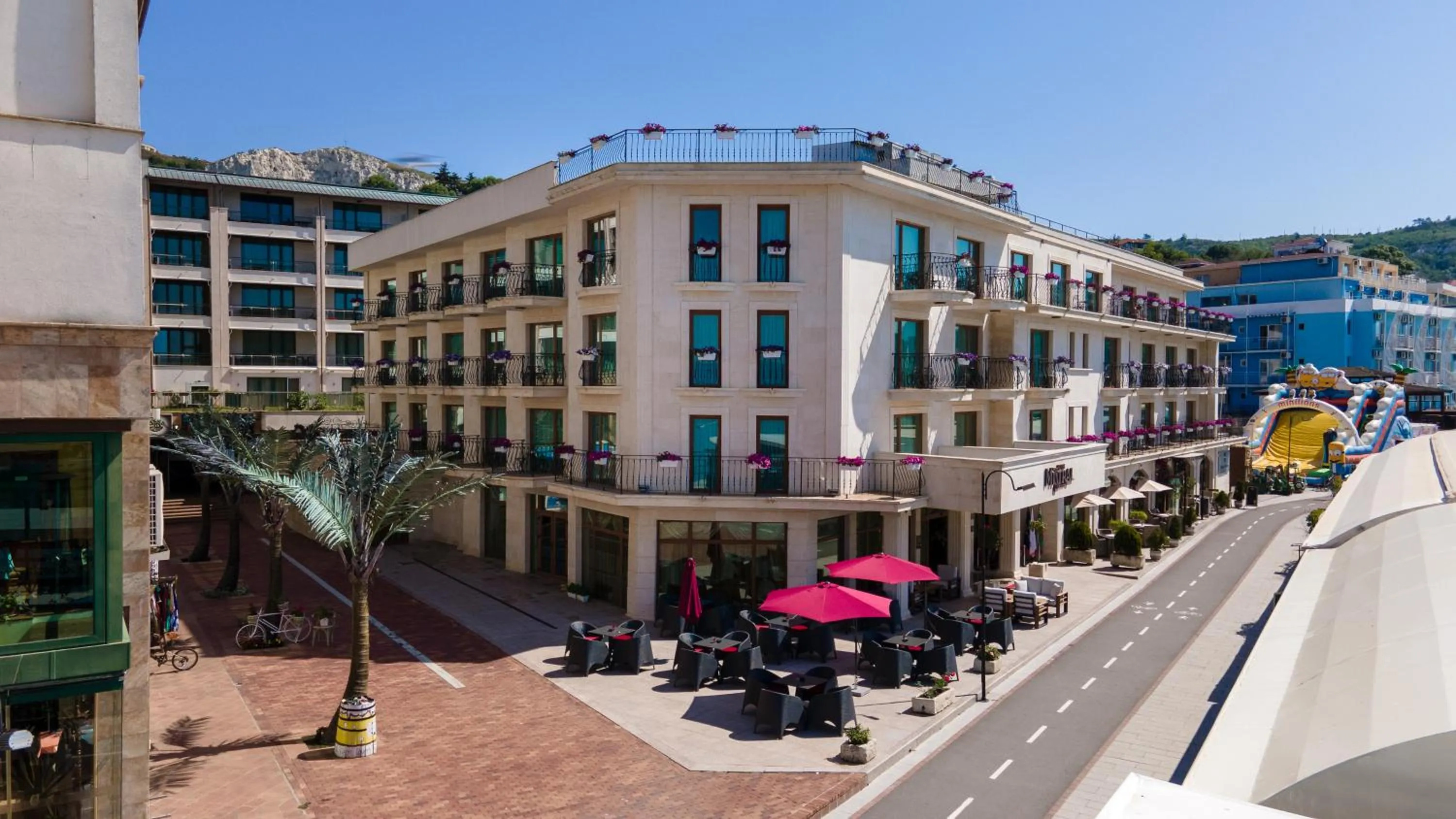 Property building in Hotel Mistral