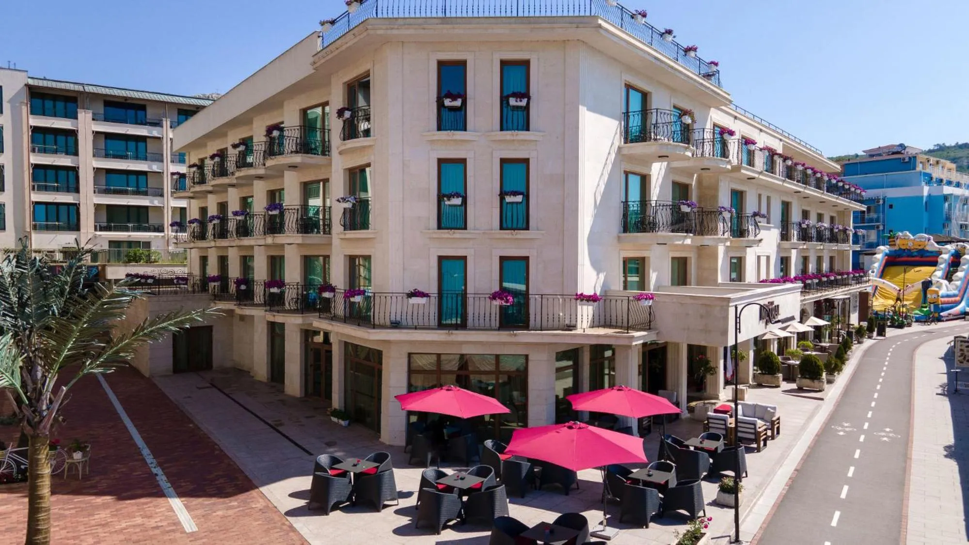 Property building in Hotel Mistral