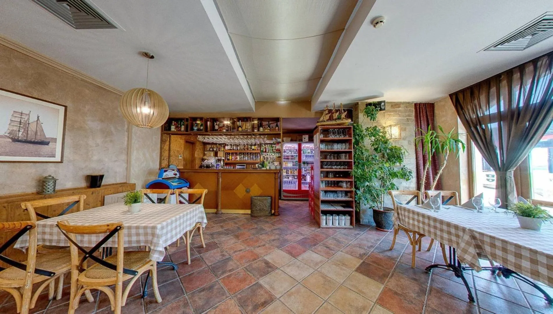 Restaurant/places to eat in Hotel Mistral