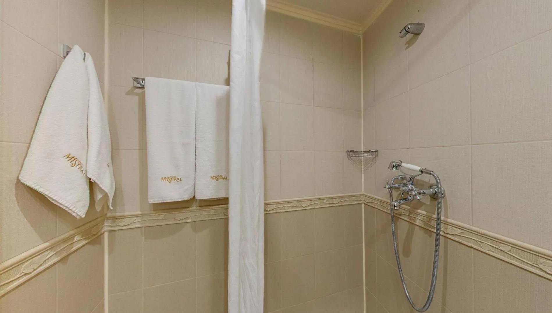 Bathroom in Hotel Mistral