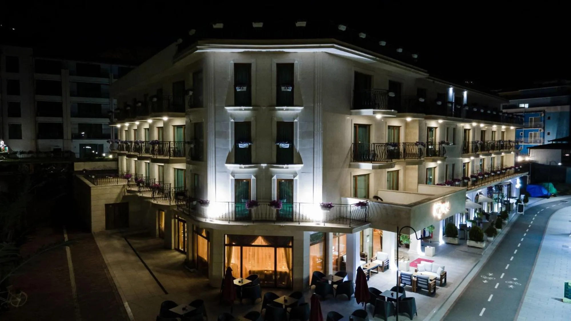 Property building in Hotel Mistral