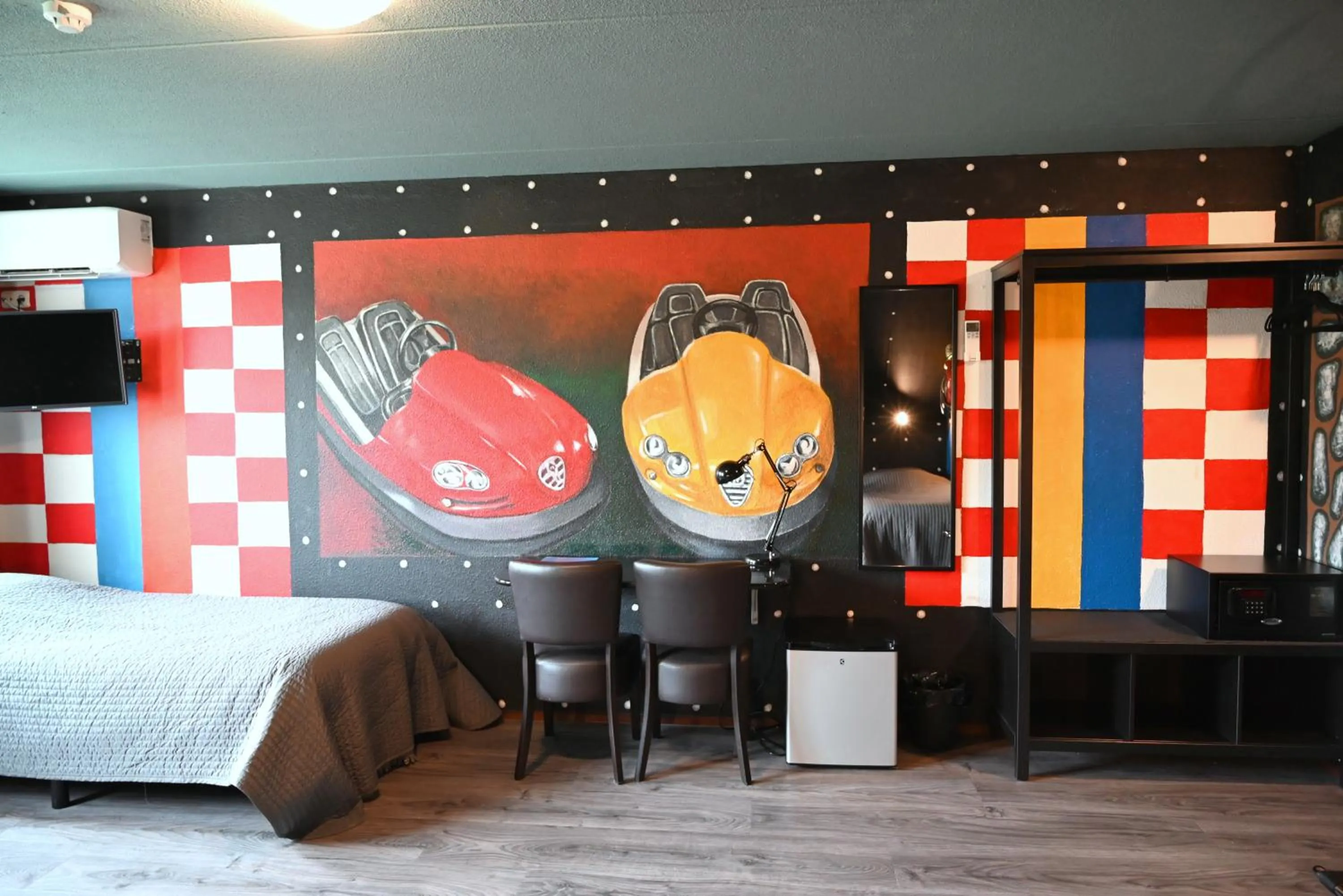 Seating area, Bed in Drouwenerzand Hotel