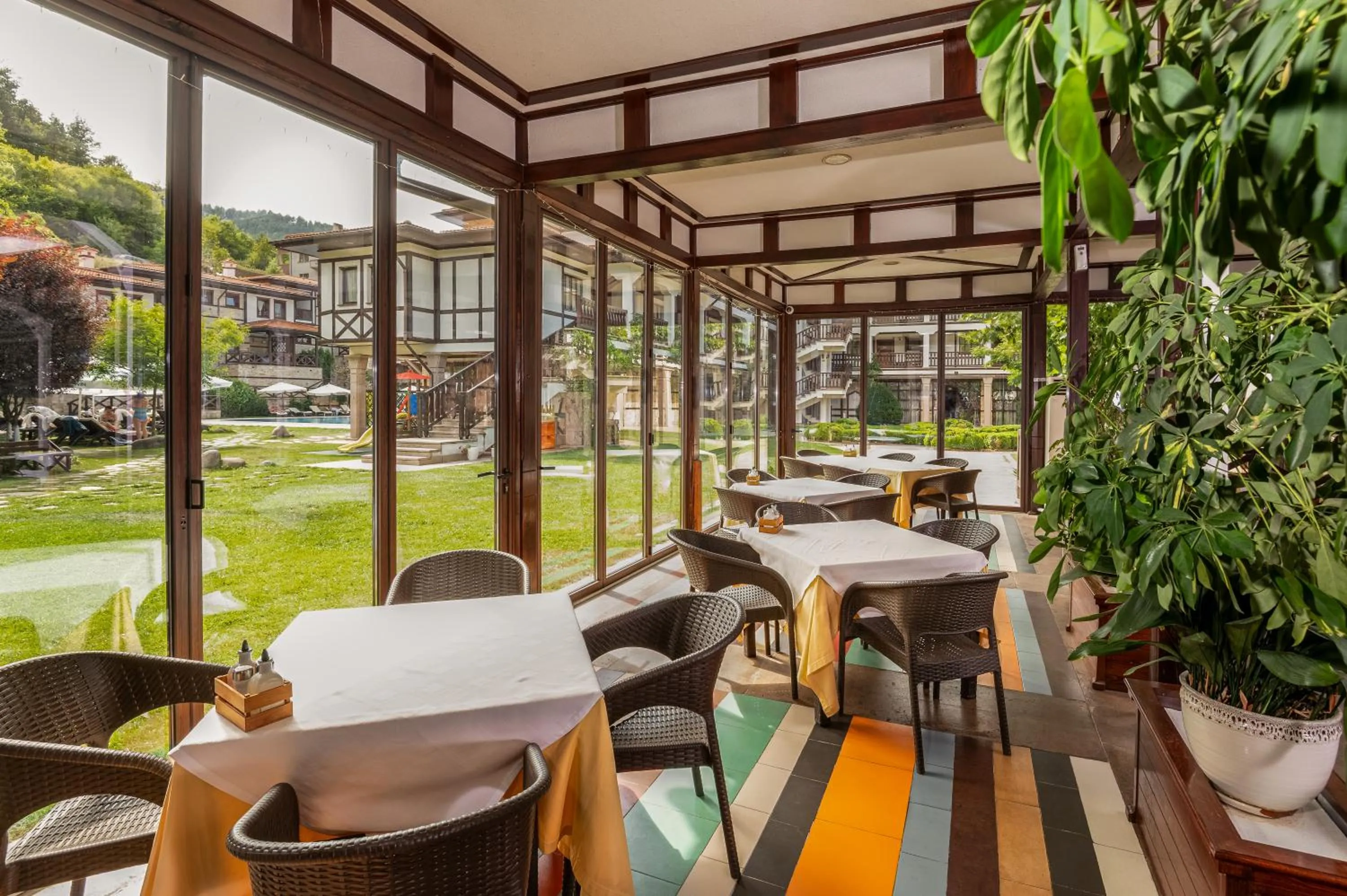 Restaurant/places to eat in SPA Hotel Ismena