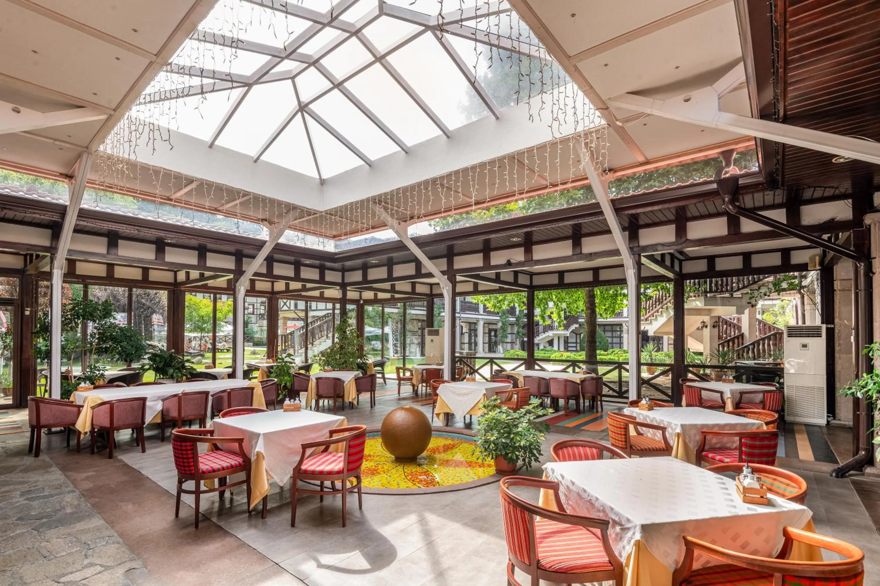 Restaurant/places to eat in SPA Hotel Ismena