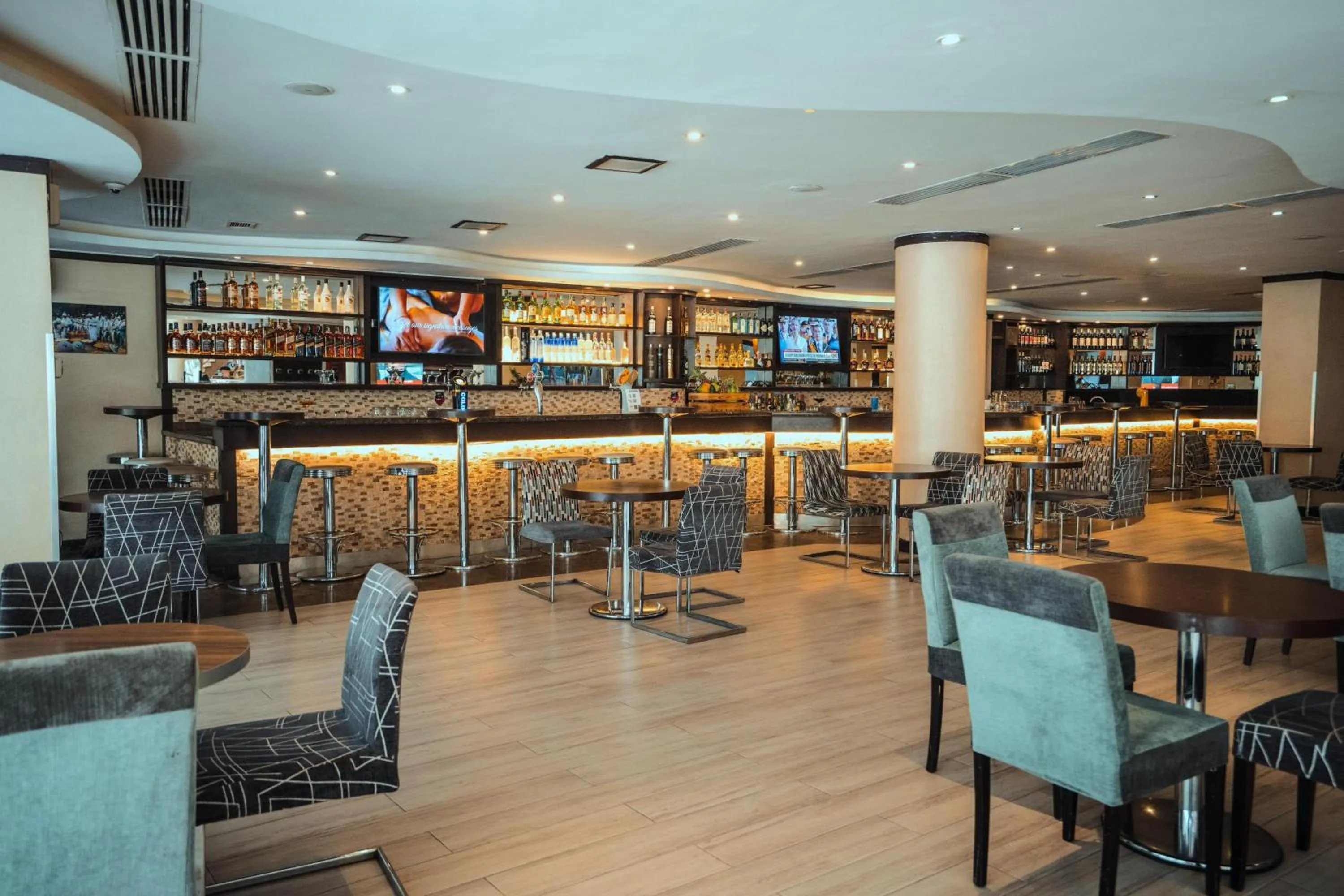 Lounge or bar in Best Western Plus Addis Ababa