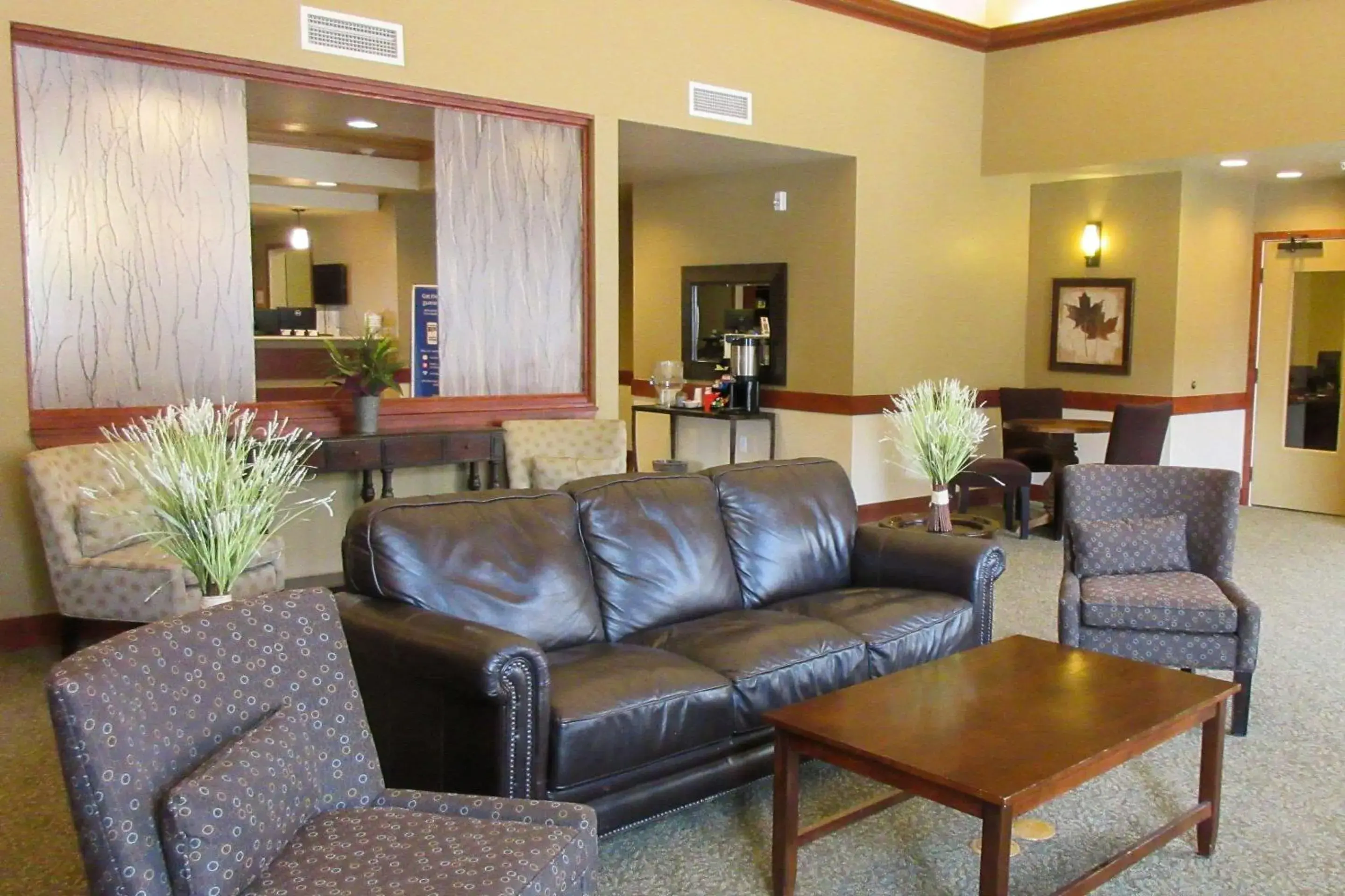 Lobby or reception in Clarion Hotel & Suites Williston Lobby or reception in Clarion Hotel & Suites Williston