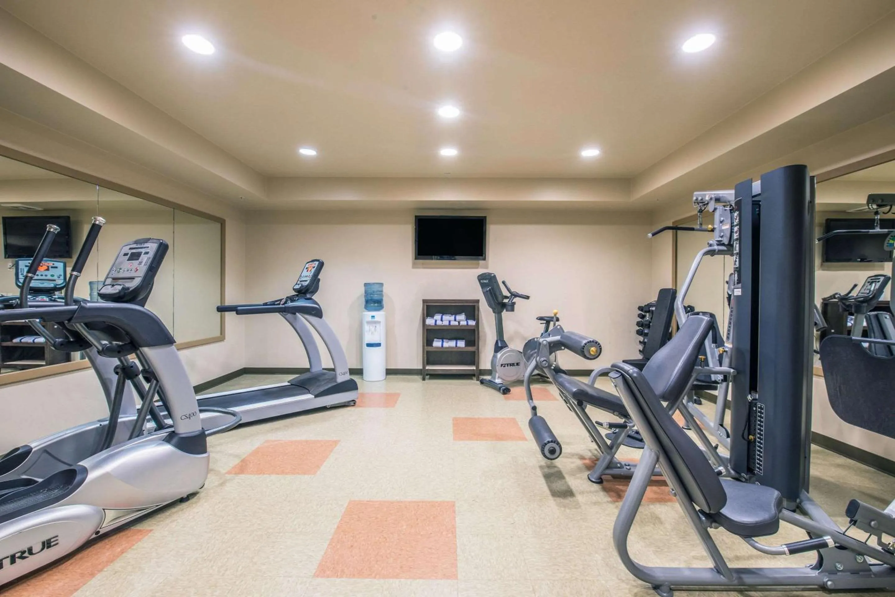 Fitness centre/facilities in Clarion Hotel & Suites Williston