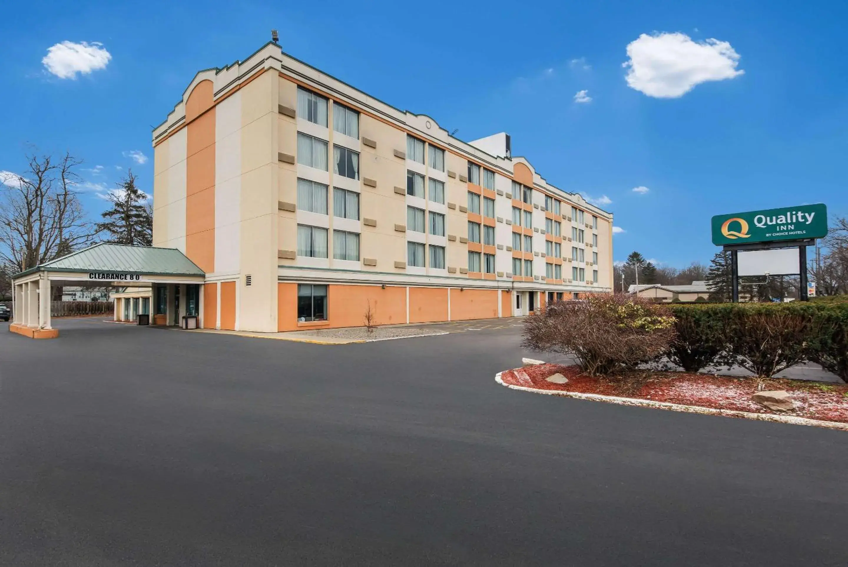 Property building in Quality Inn Property building in Quality Inn