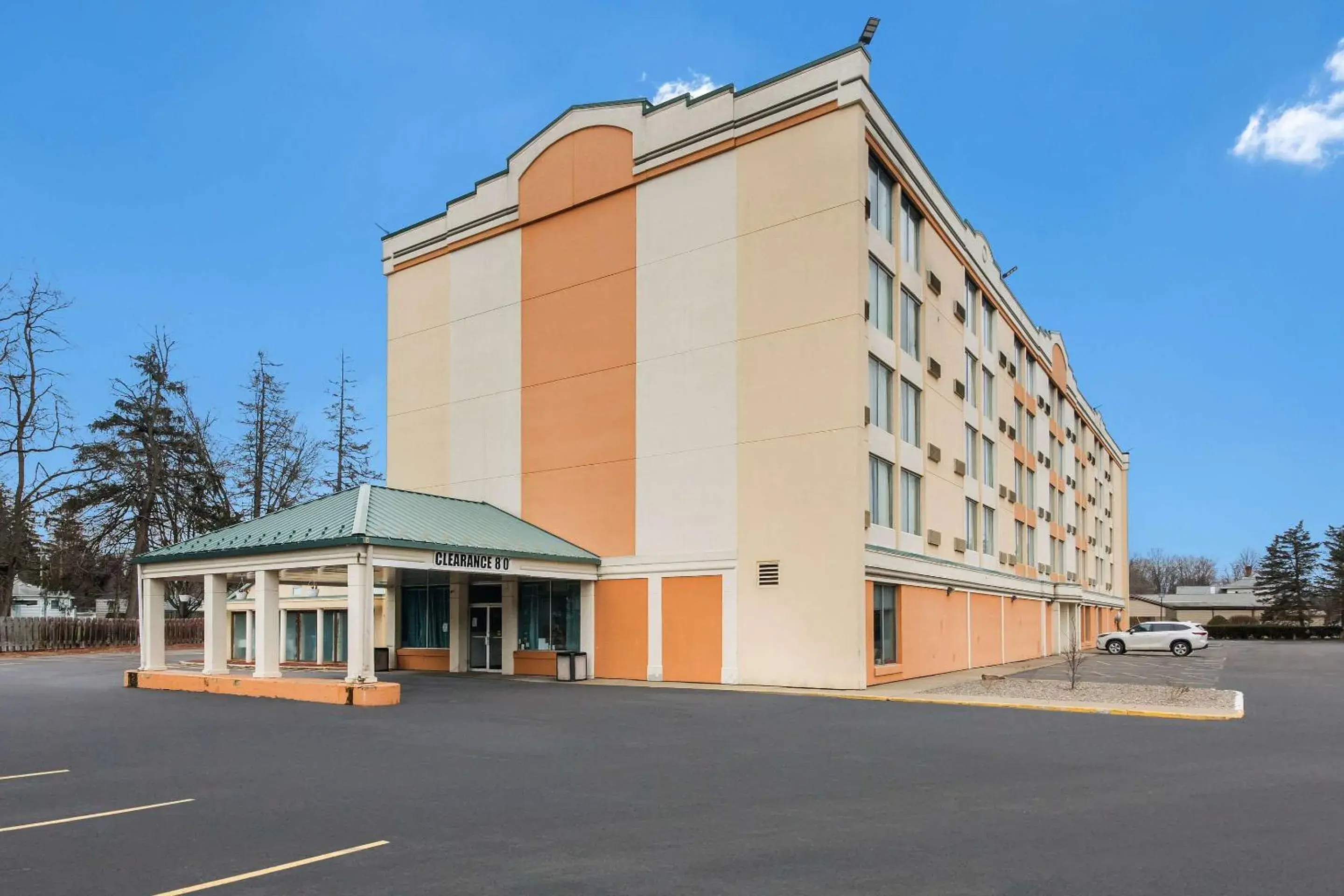Property building in Quality Inn Property building in Quality Inn