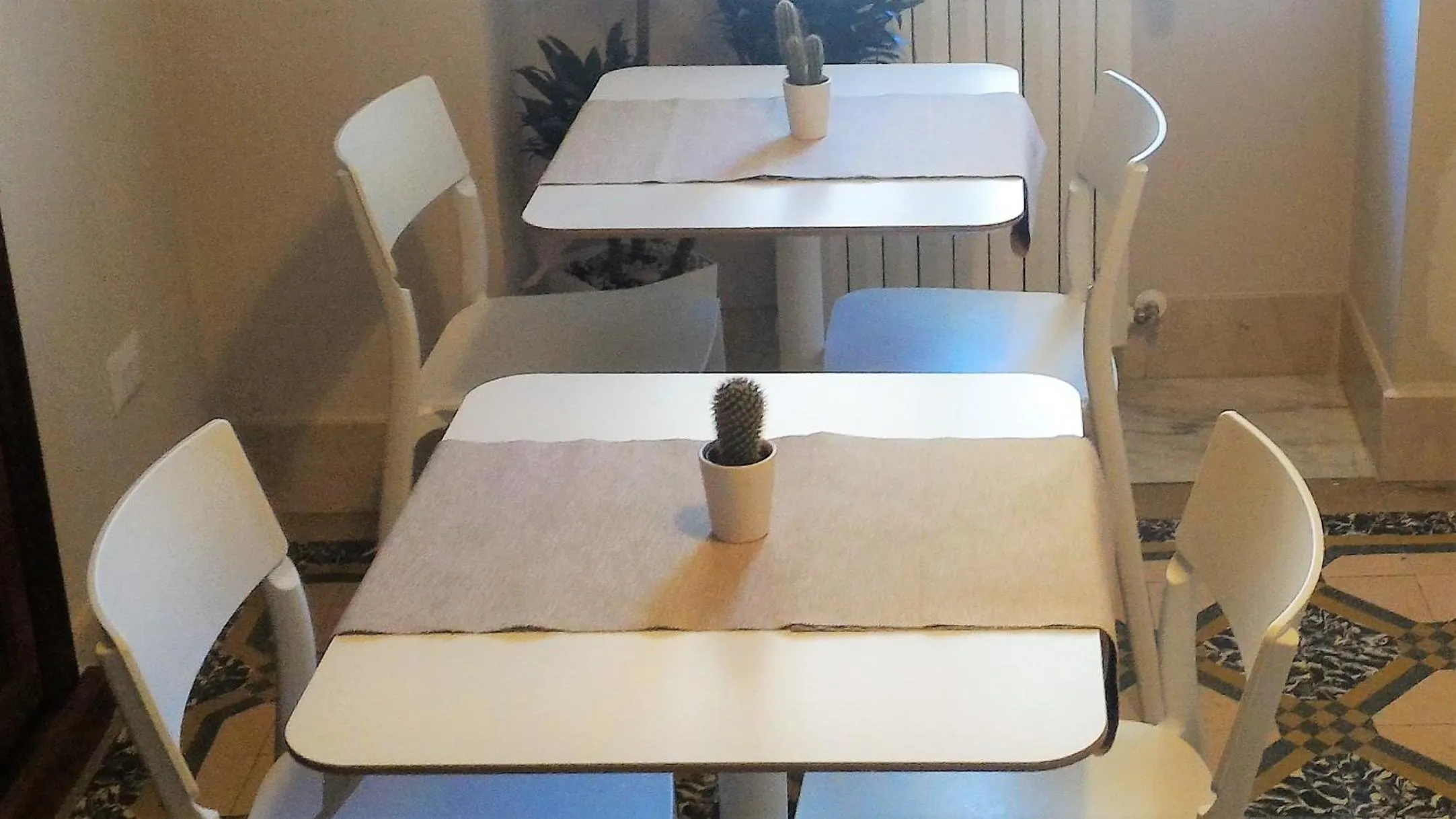 Communal kitchen in Casa Isabela luxury rooms