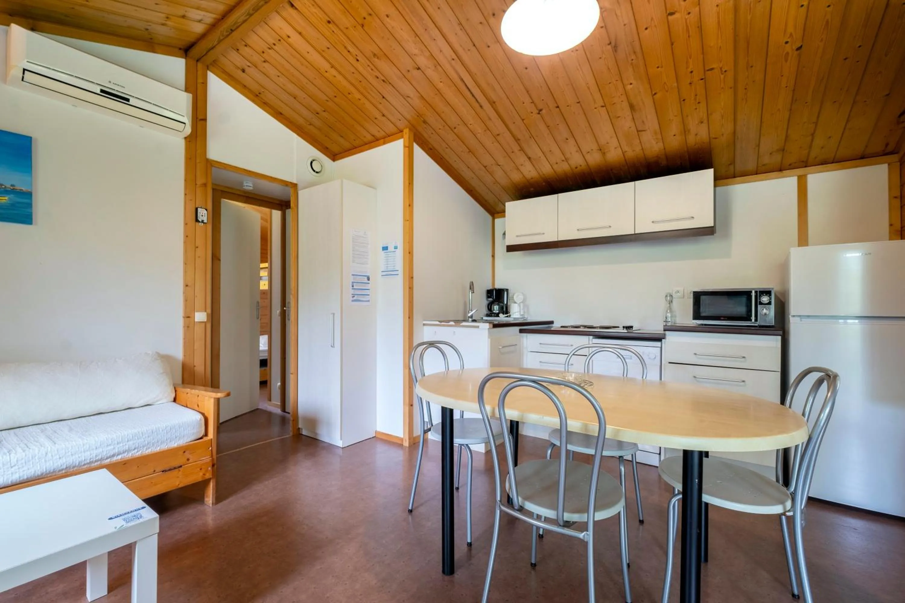 Kitchen or kitchenette in Terres de France - Les Hameaux des Marines