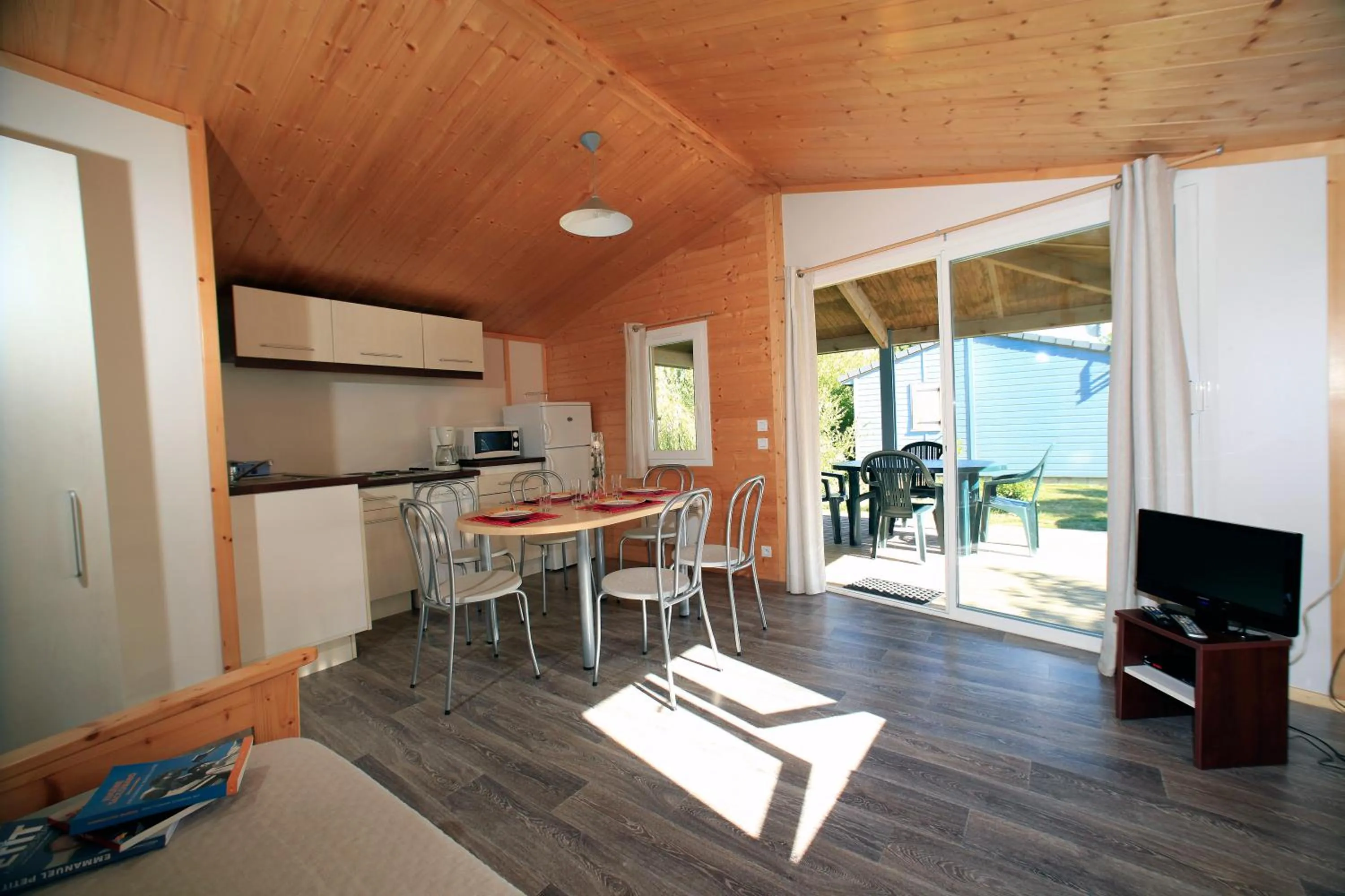 Kitchen or kitchenette in Terres de France - Les Hameaux des Marines