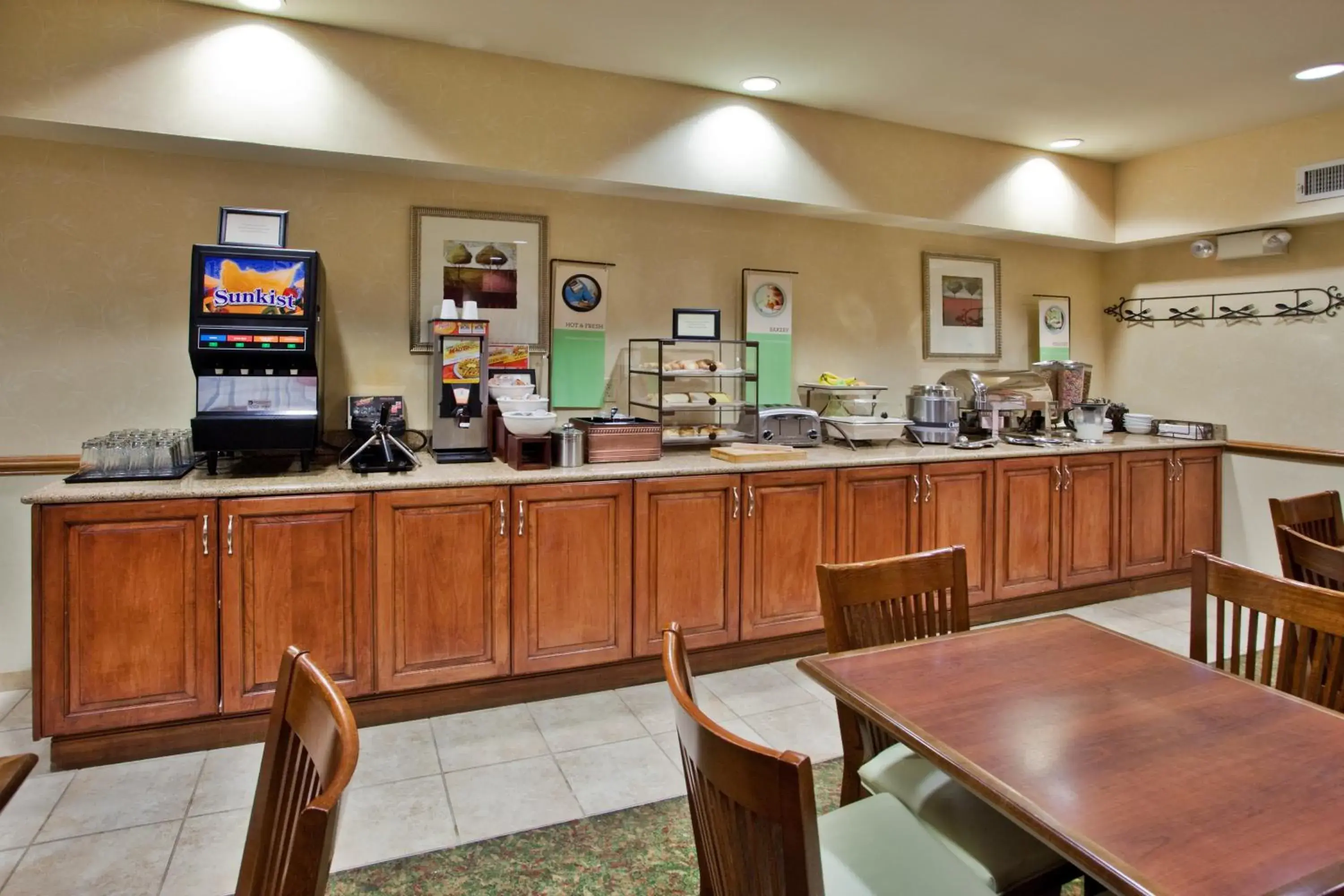 Restaurant/Places to Eat in Baymont by Wyndham Sumter