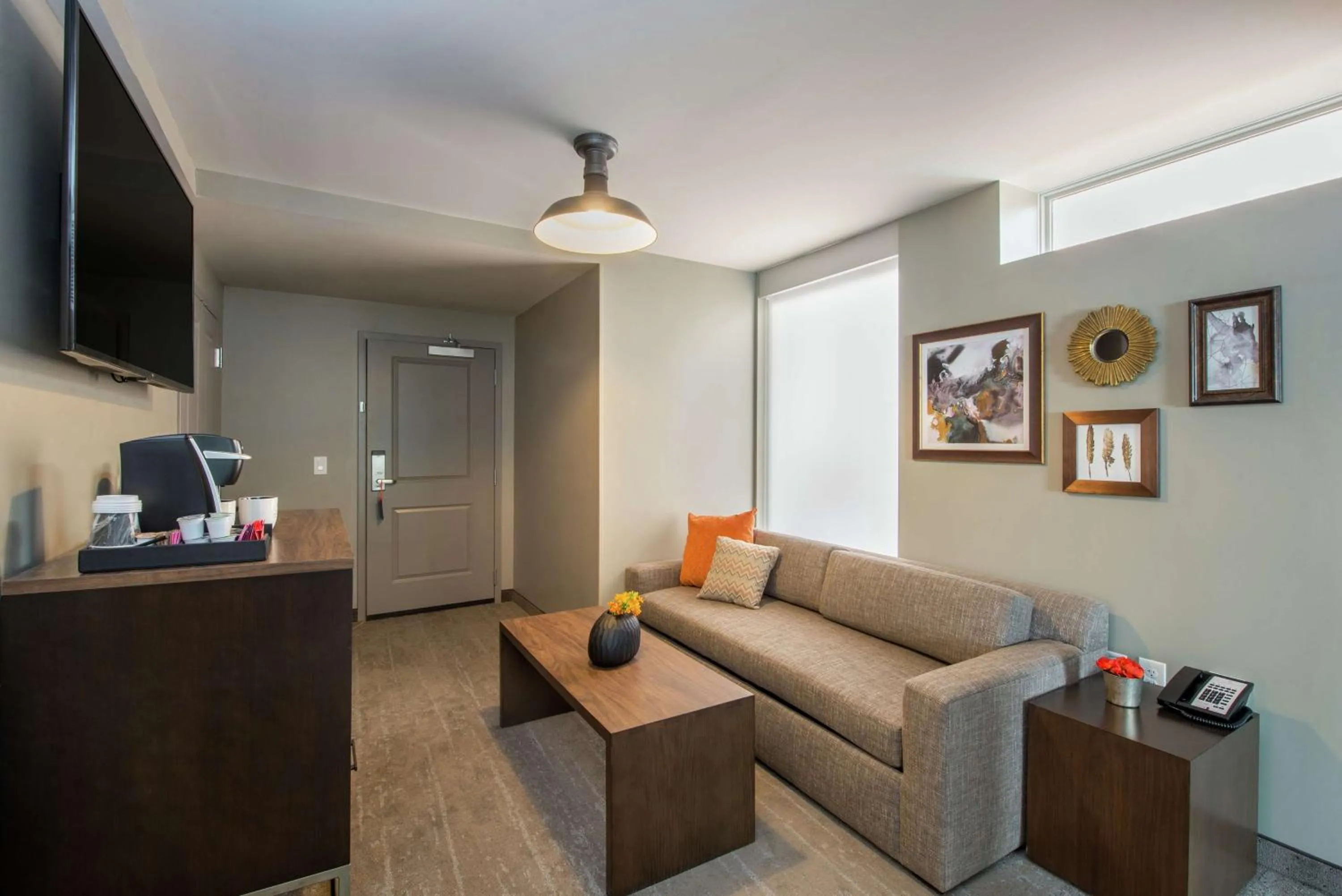 Bedroom in Hotel Saranac, Curio Collection By Hilton