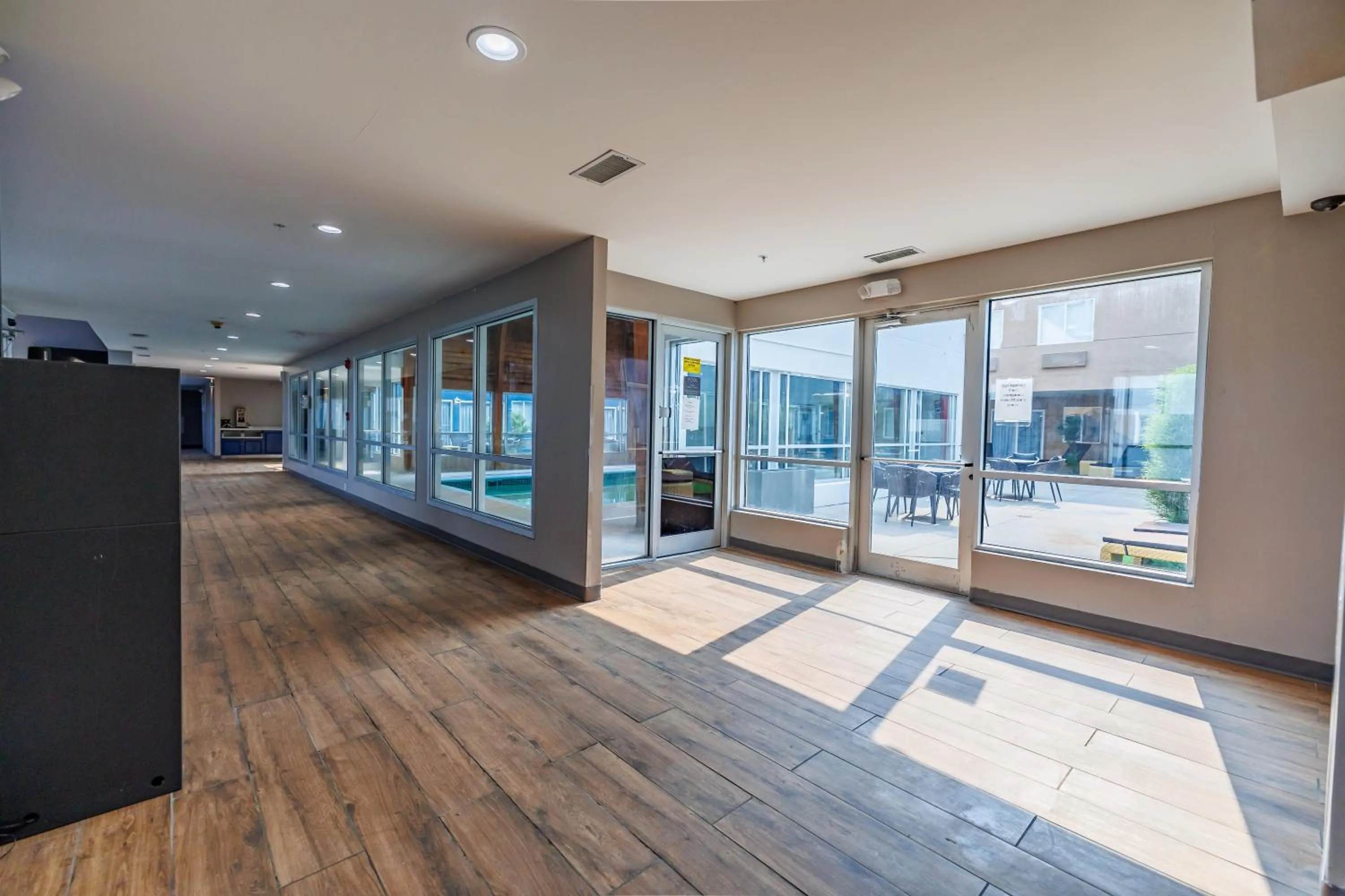 Lobby or reception in AmericInn by Wyndham Omaha Near Zoo