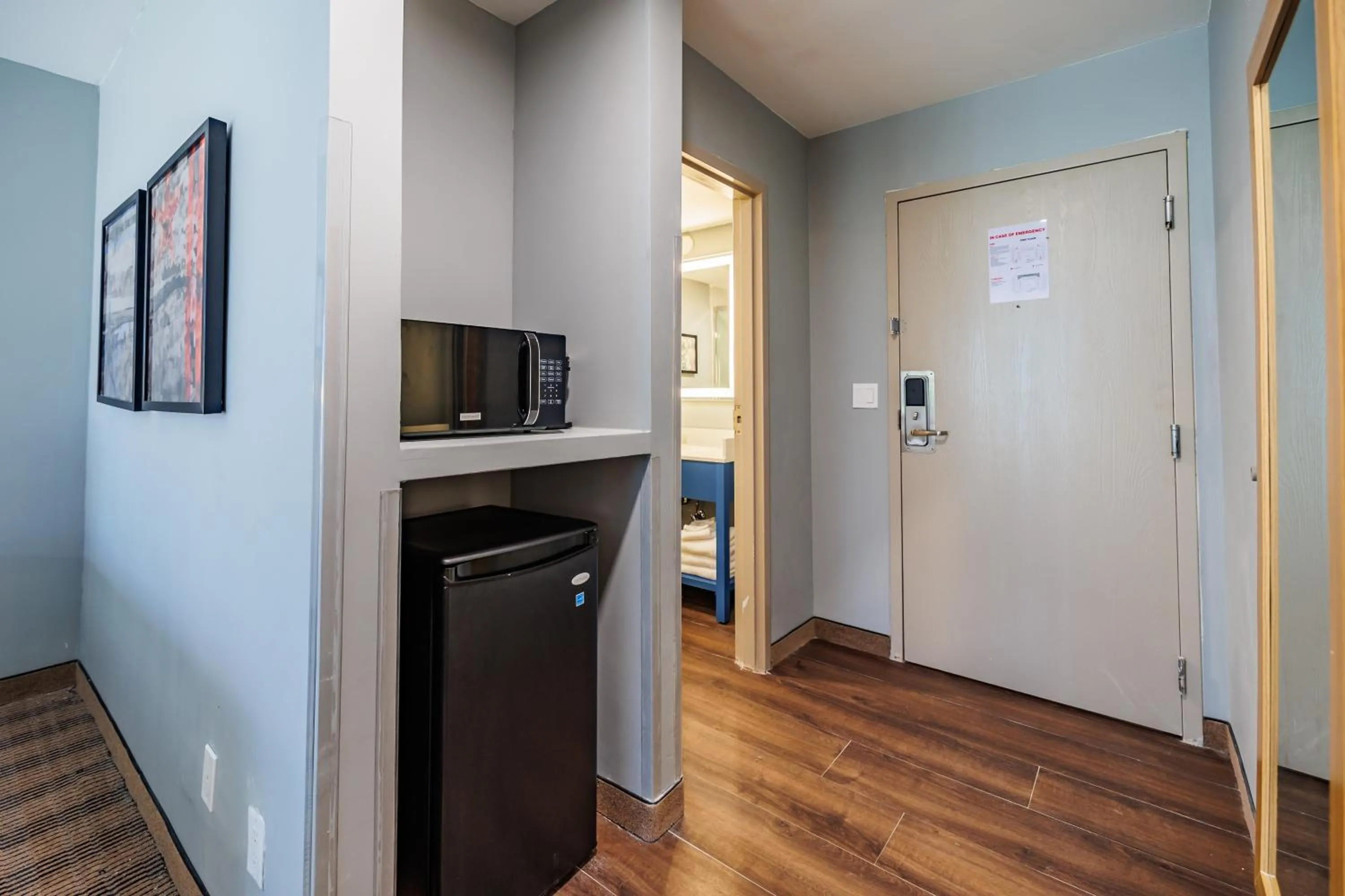 Bedroom in AmericInn by Wyndham Omaha Near Zoo