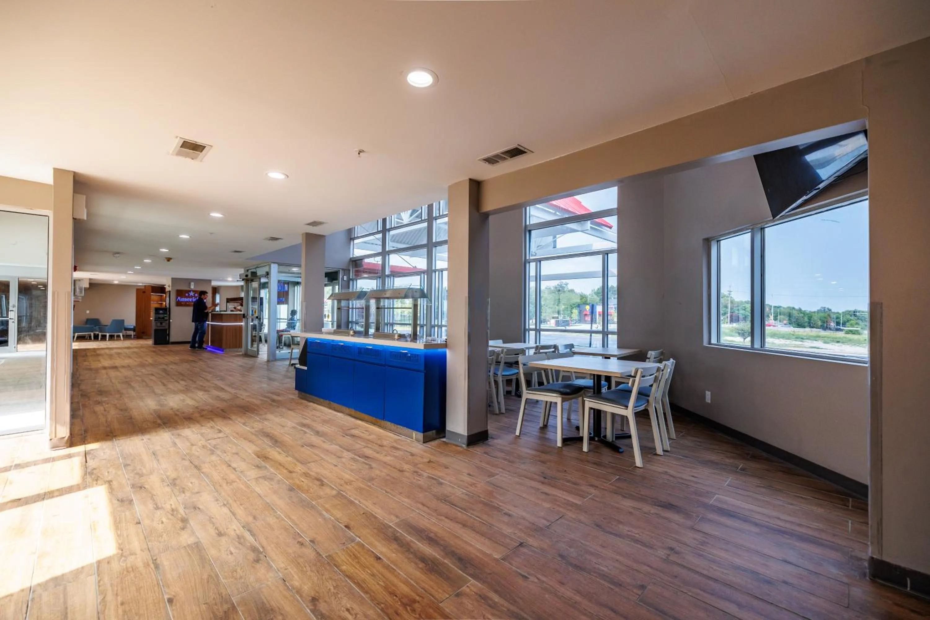 Lobby or reception in AmericInn by Wyndham Omaha Near Zoo