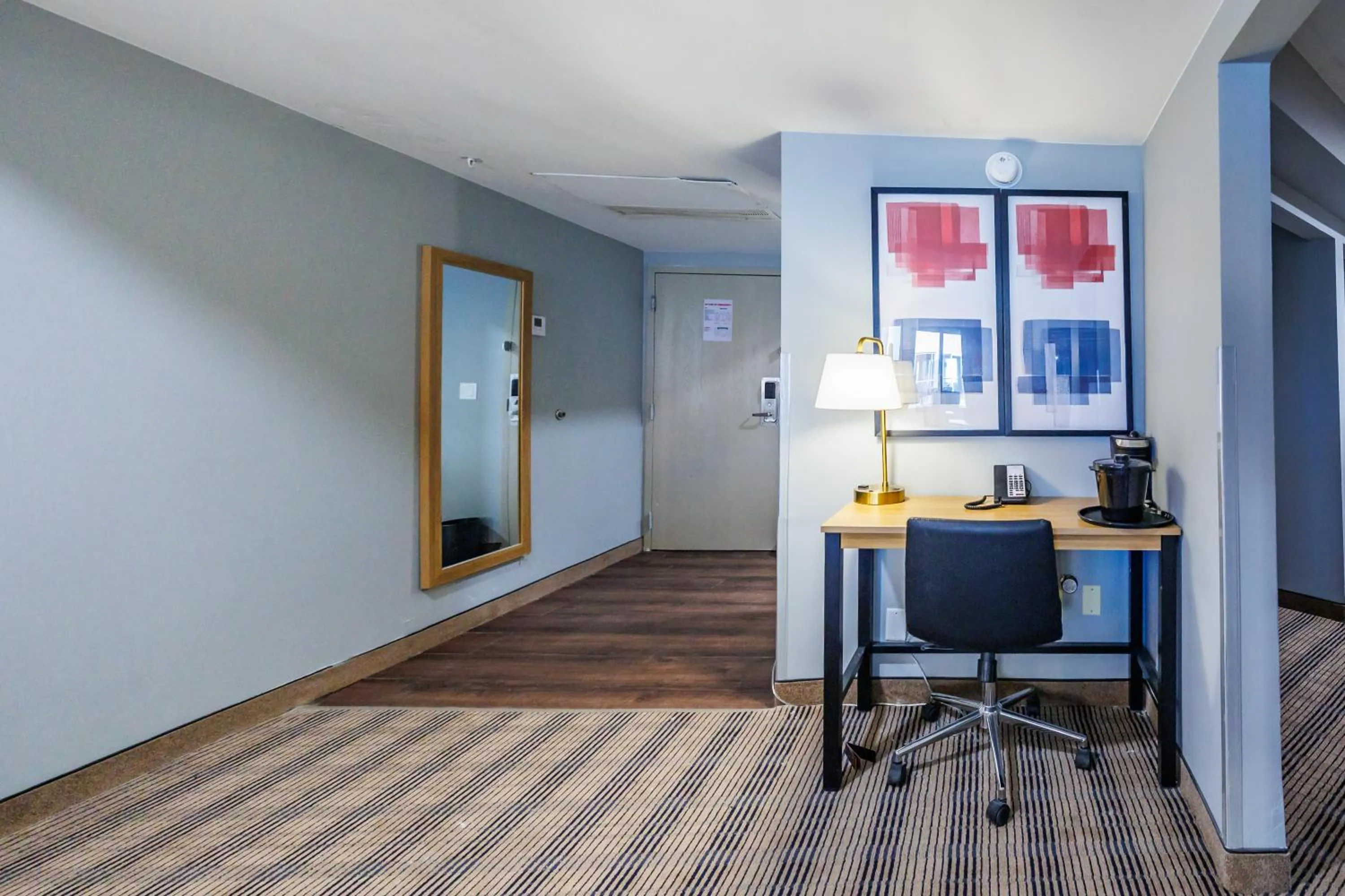 Bedroom in AmericInn by Wyndham Omaha Near Zoo