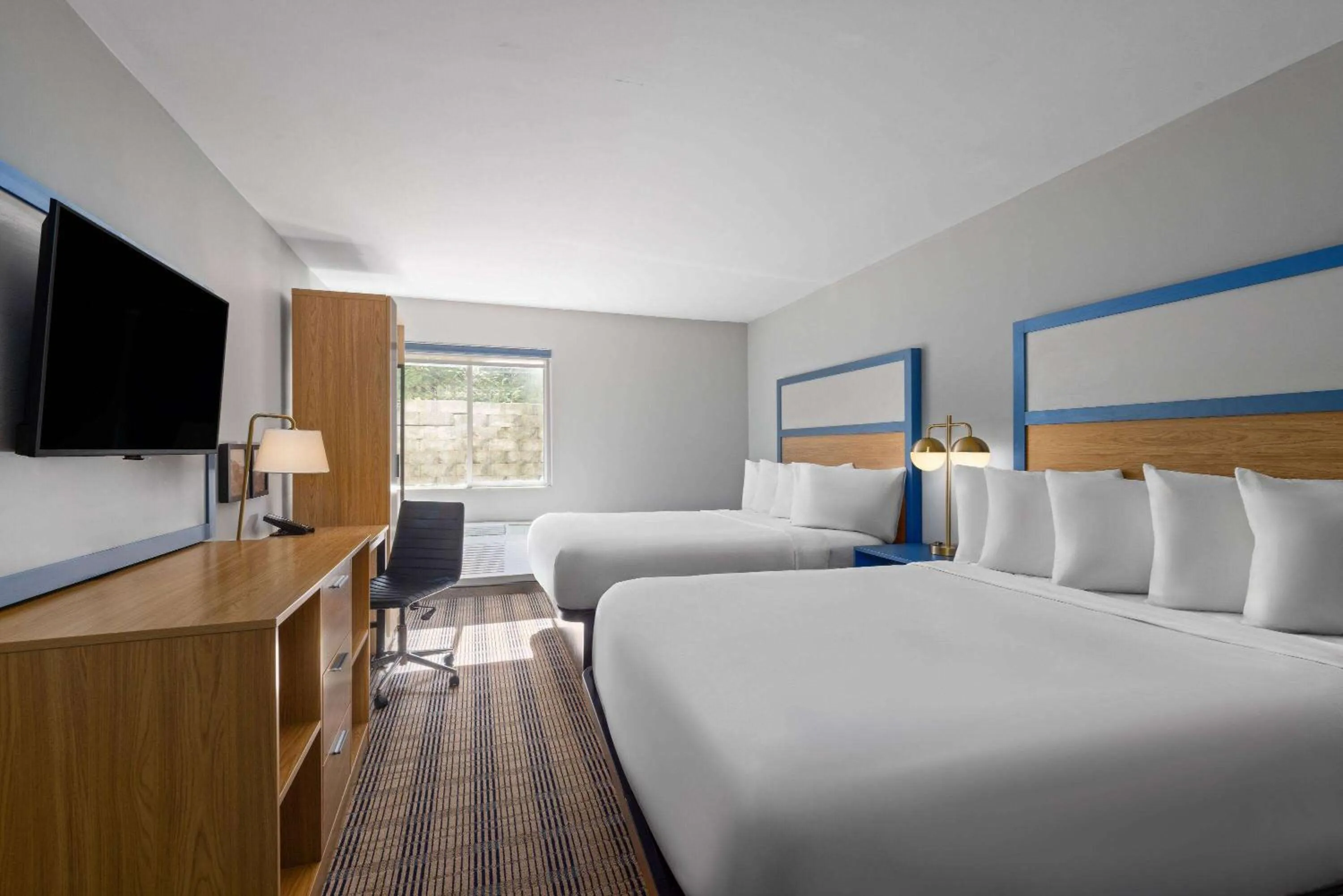 Photo of the whole room, Bed in AmericInn by Wyndham Omaha Near Zoo