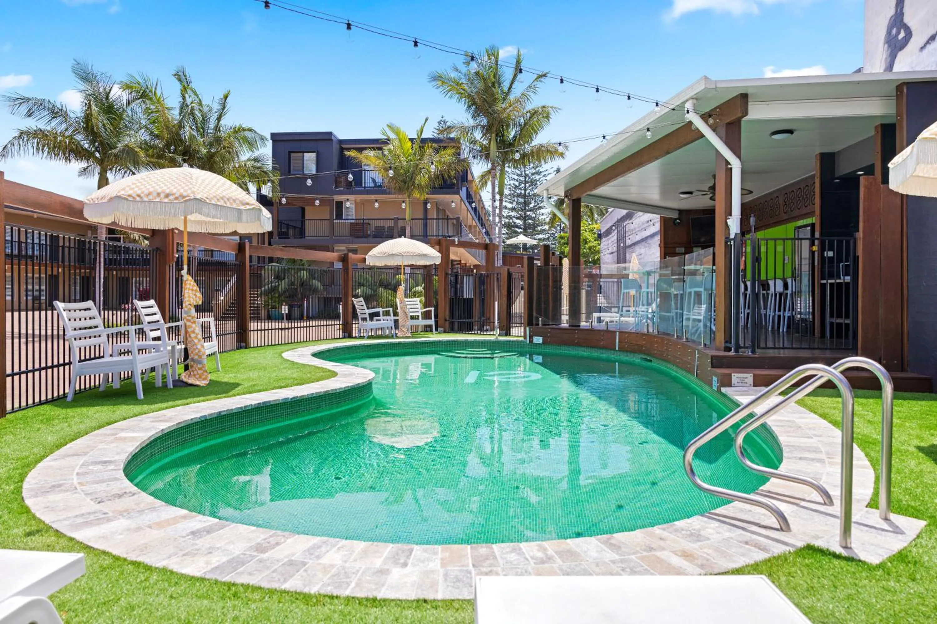 Swimming pool in El Motor Inn