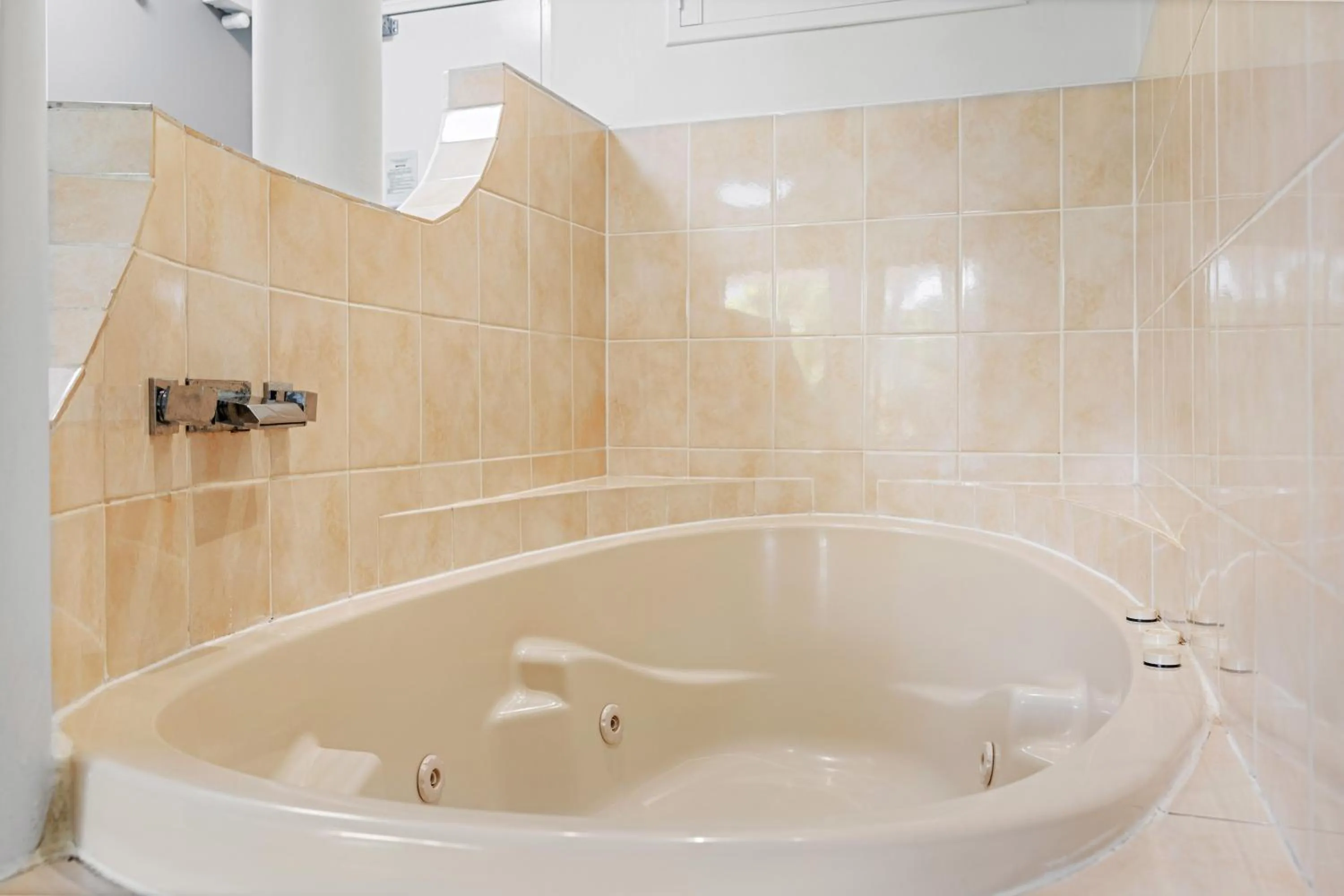 Spa and wellness centre/facilities in El Motor Inn